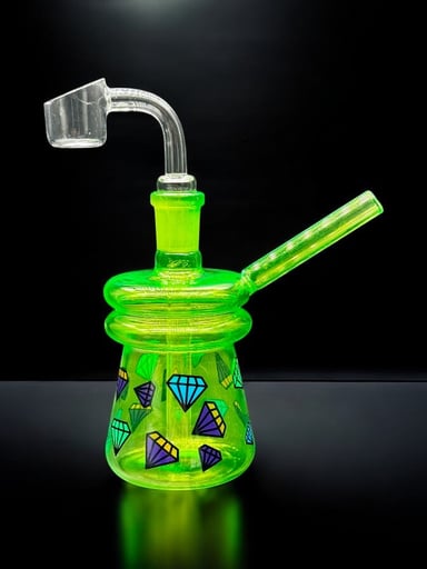 Preview pic of 4” Green Mini Dab Rig with Diamond Pattern & 14mm Quartz Banger