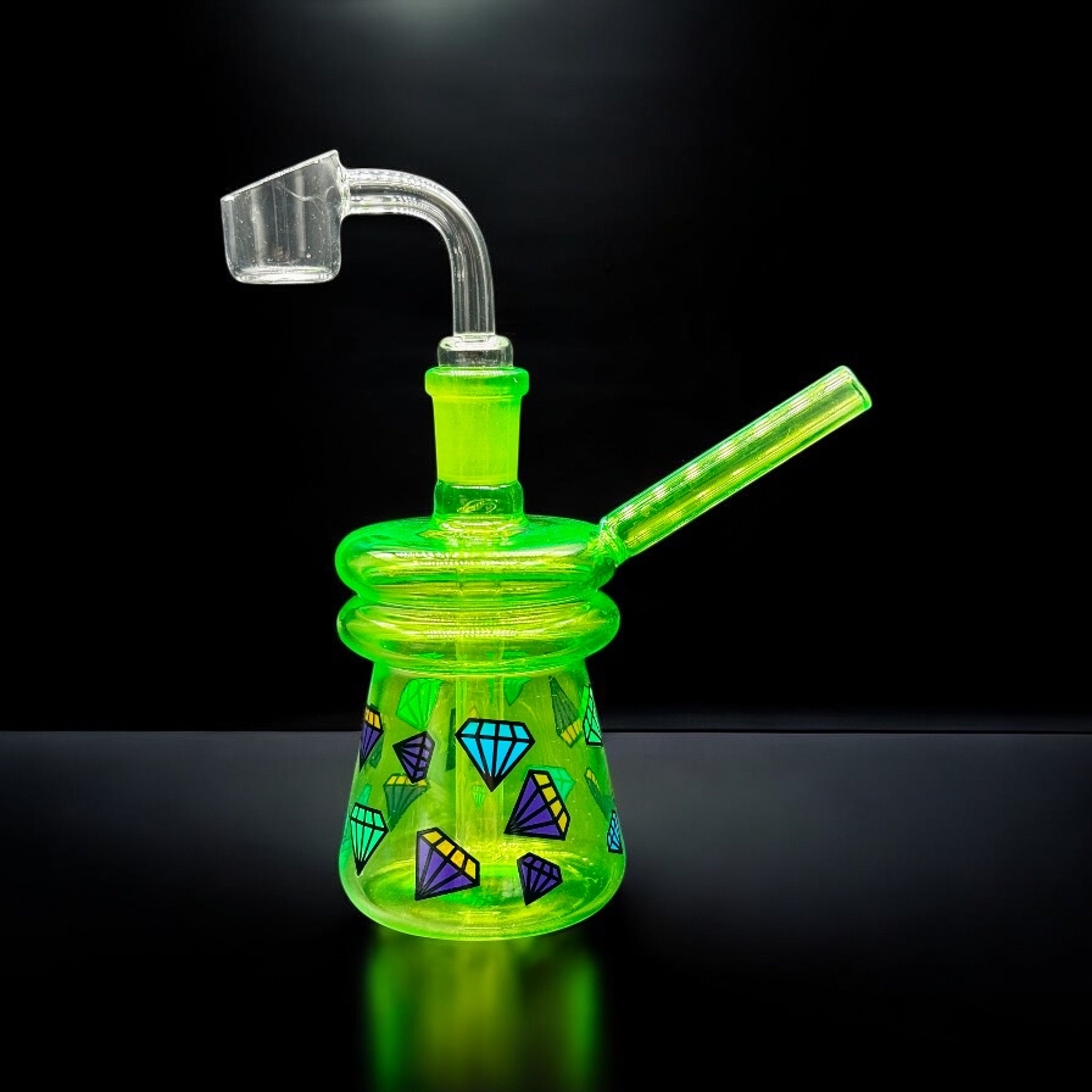Preview pic of 4” Green Mini Dab Rig with Diamond Pattern & 14mm Quartz Banger