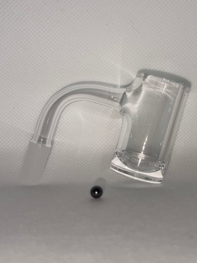 Preview pic of 10mm Quartz Banger w/ round bottom & terp pearl