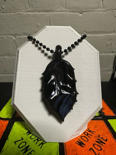 Preview pic of Leaf pendant