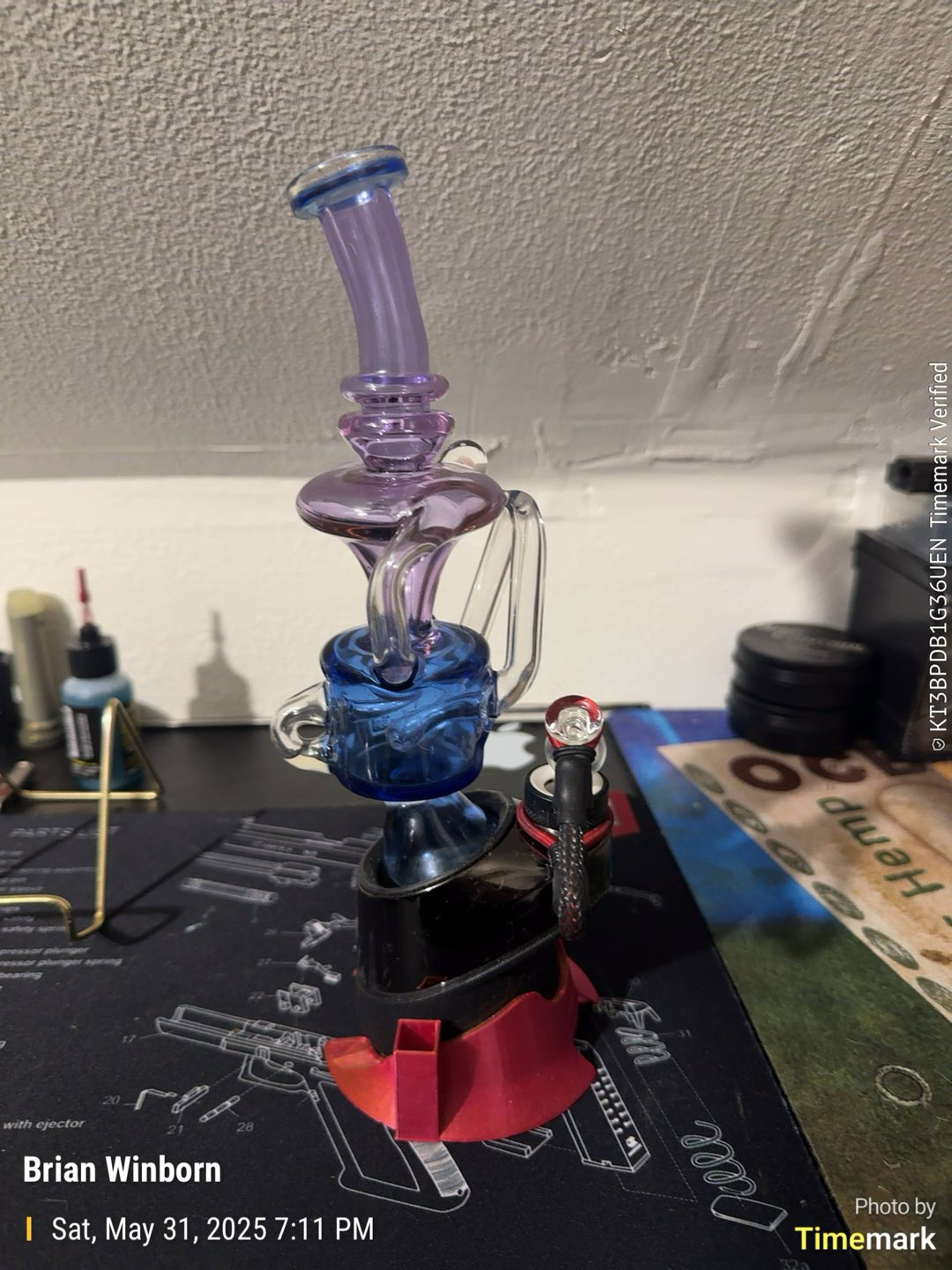 Preview pic of VIP glass dual uptake recycler Puffco top