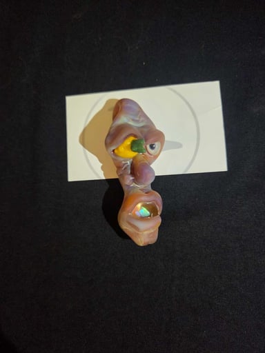 Preview pic of Goose Glass Pineapple Eye Pendant