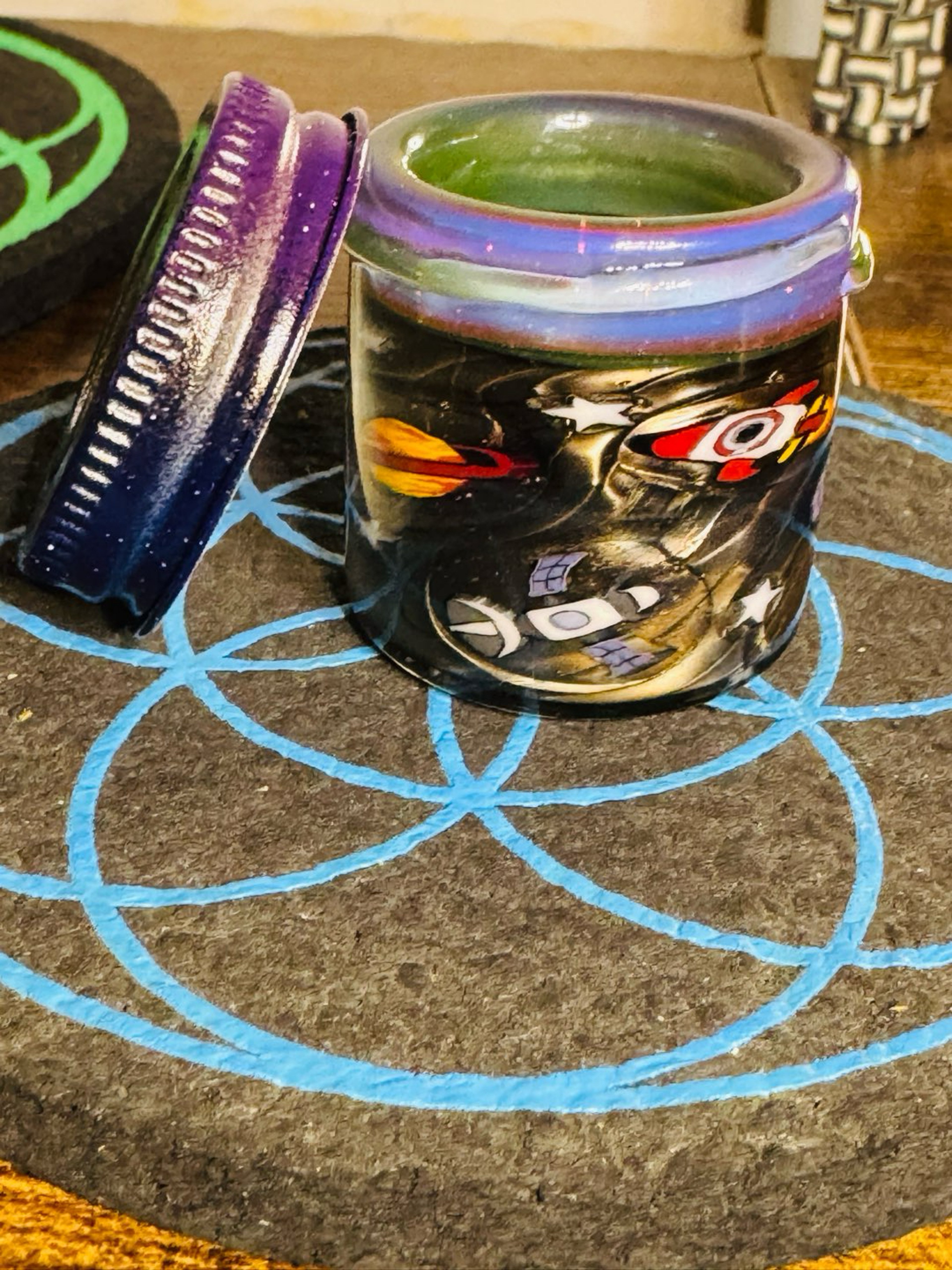 Preview pic of XL Headie Electrum Illuminati custom cropal UV lipwrap/custom lid Slickrick glass jar !