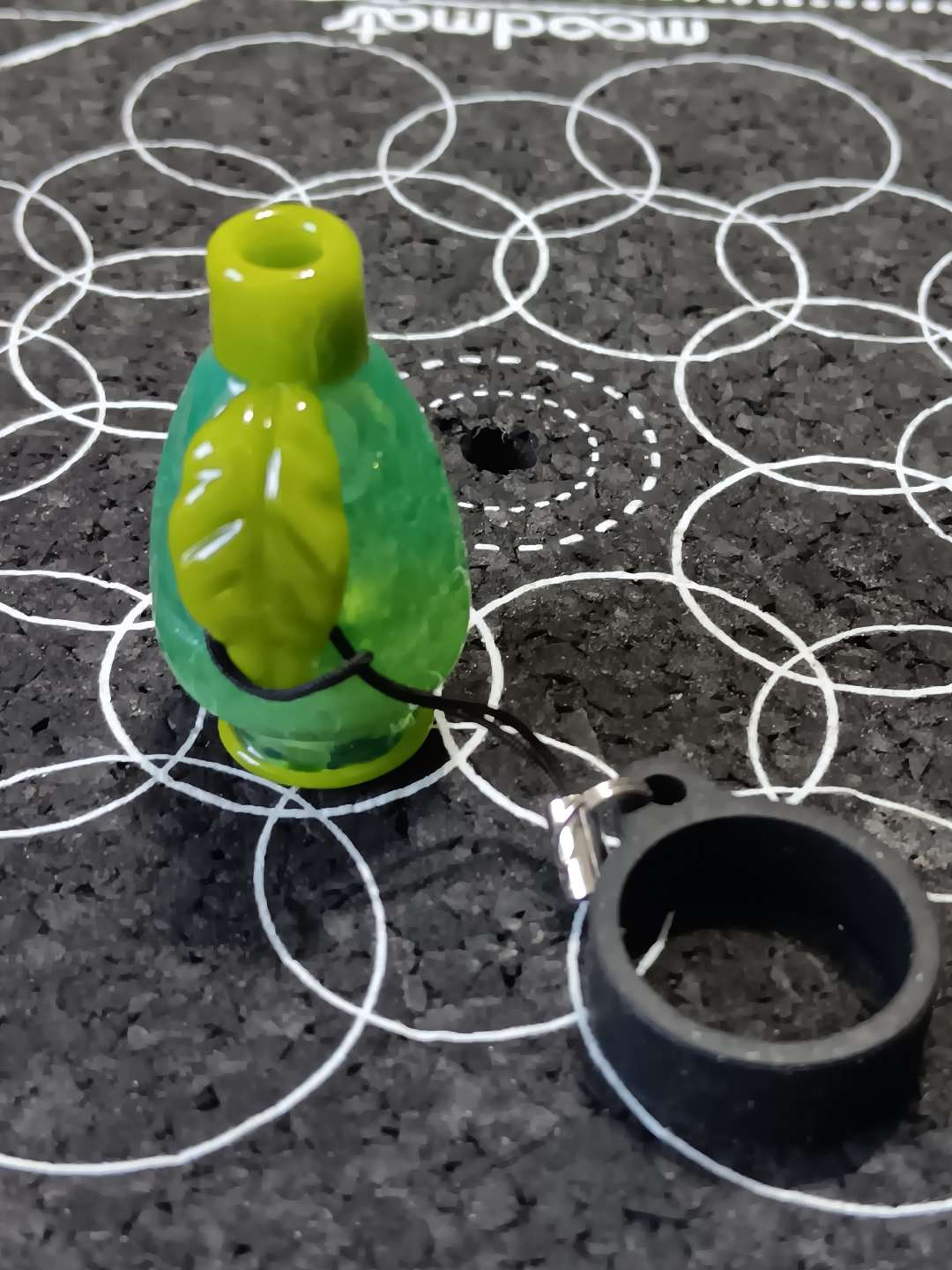 Preview pic of Lime puffco pivot top and tether