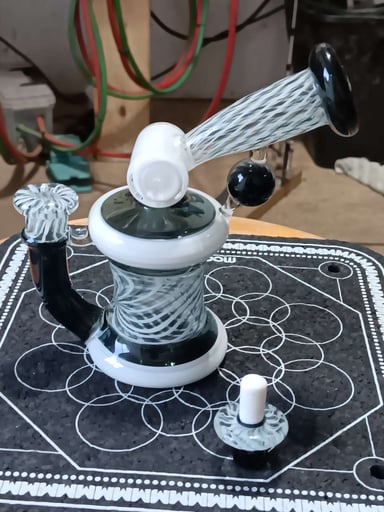 Preview pic of Black and white retti kick back rig and 2 in 1 plug