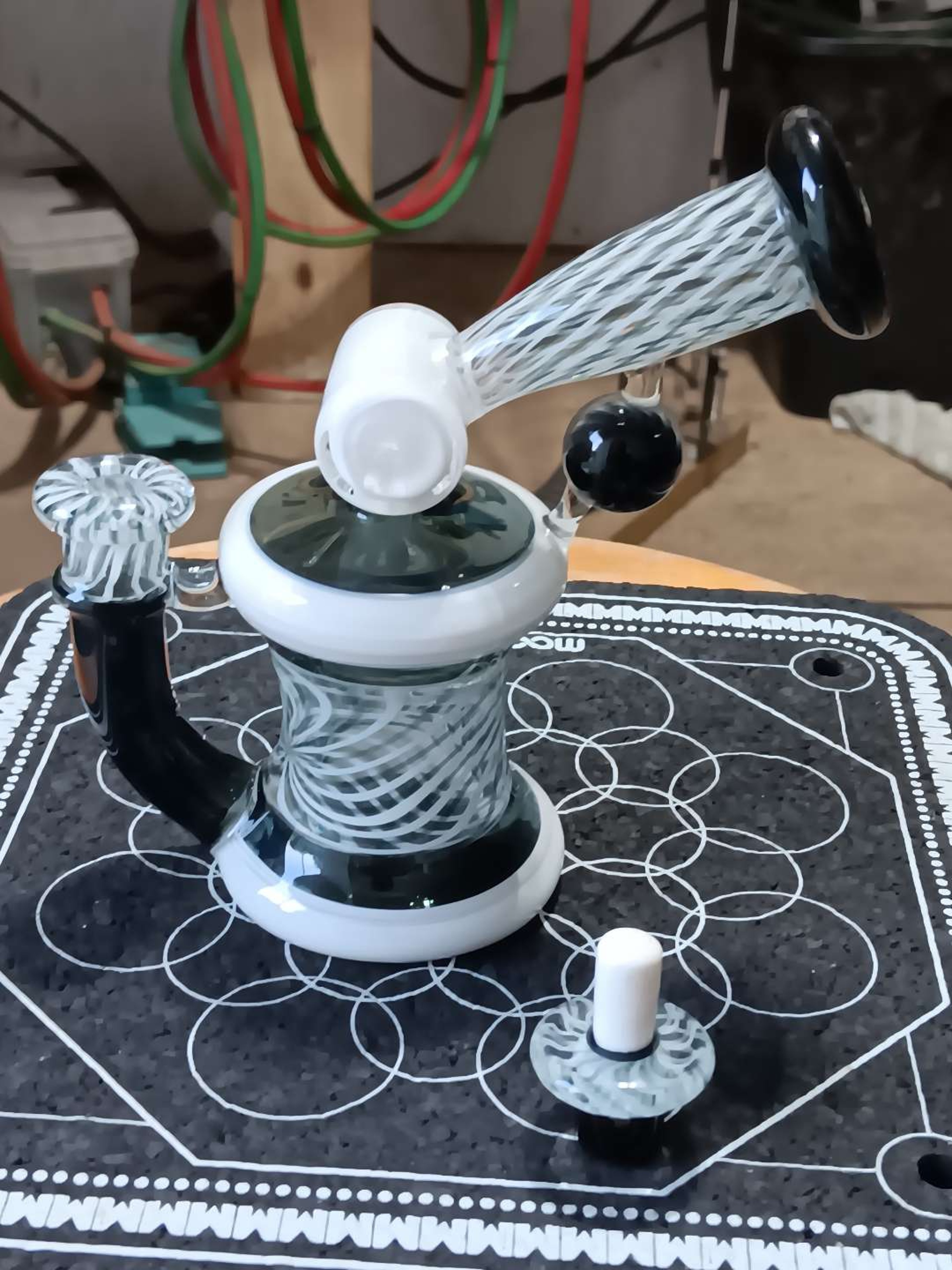 Preview pic of Black and white retti kick back rig and 2 in 1 plug