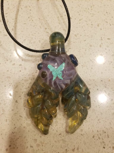 Preview pic of Leaf pendant with butterfly in the center