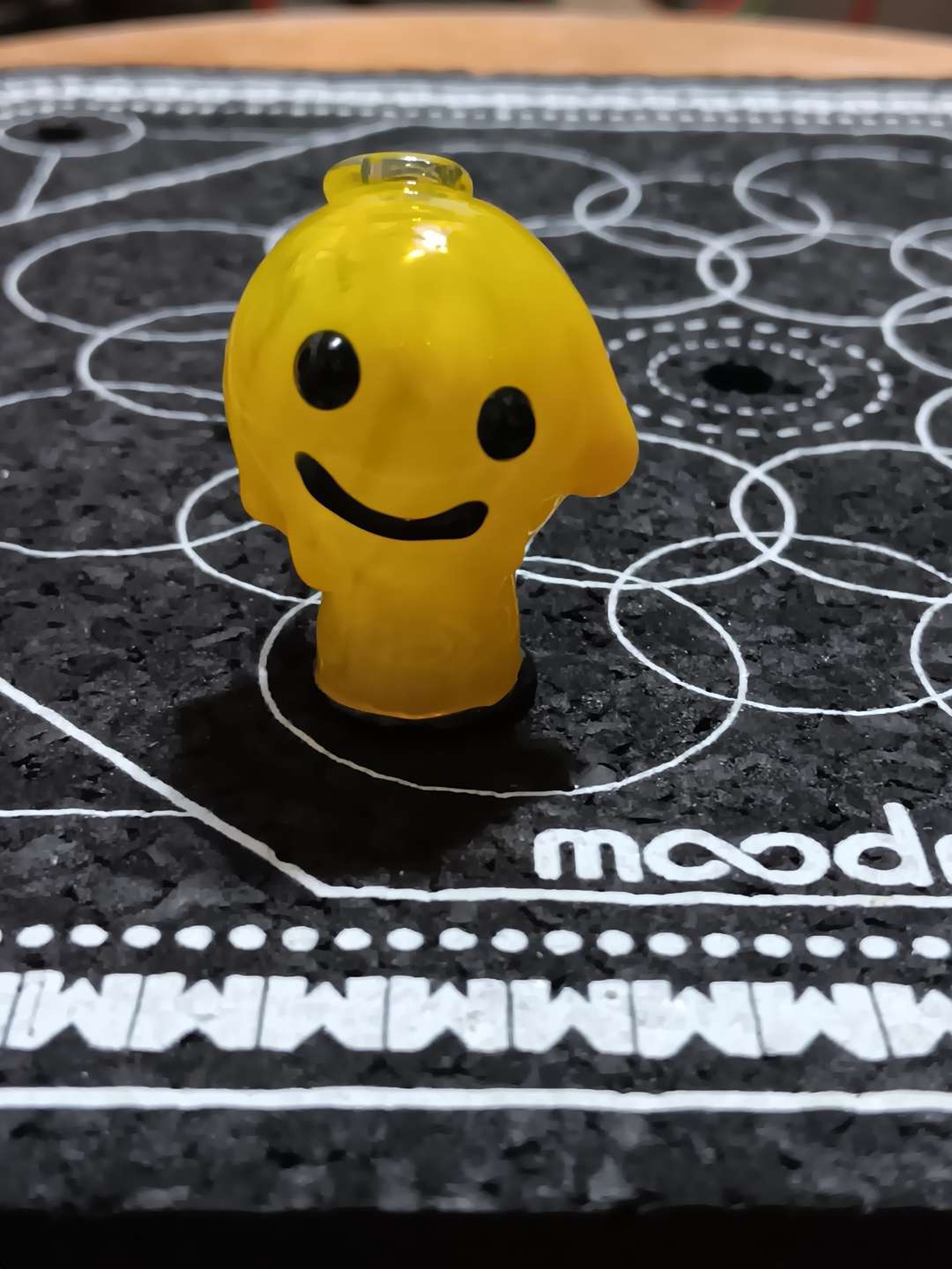 Preview pic of Melty face emoji puffco pivot top and tether