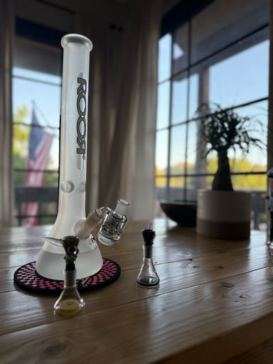 Preview pic of Frosted ROOR Beaker 7mm Custom 18 inch