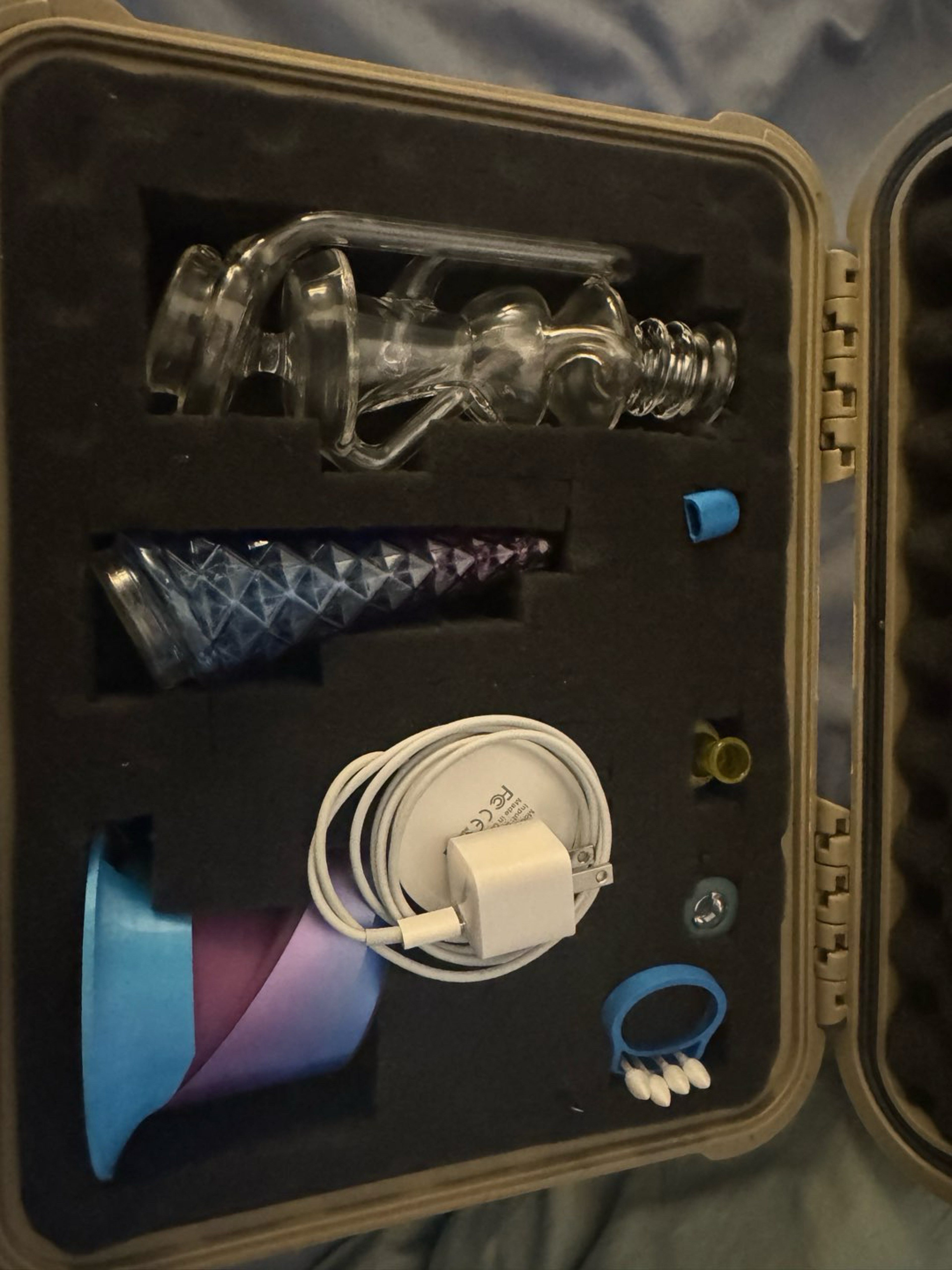 Preview pic of Puffco peak indiglow with sandalz recycler xl chamber