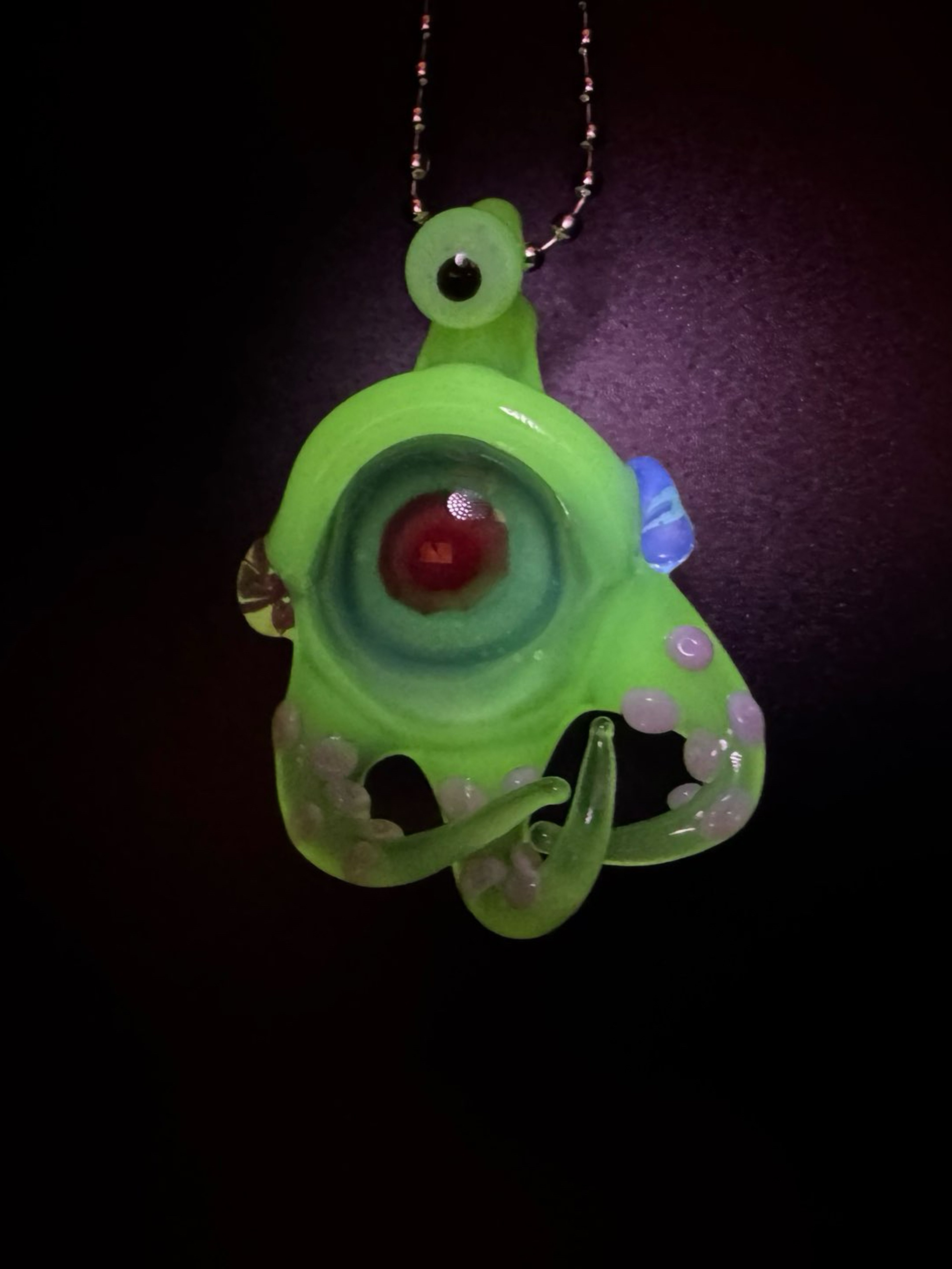 Preview pic of Heady eye pendy