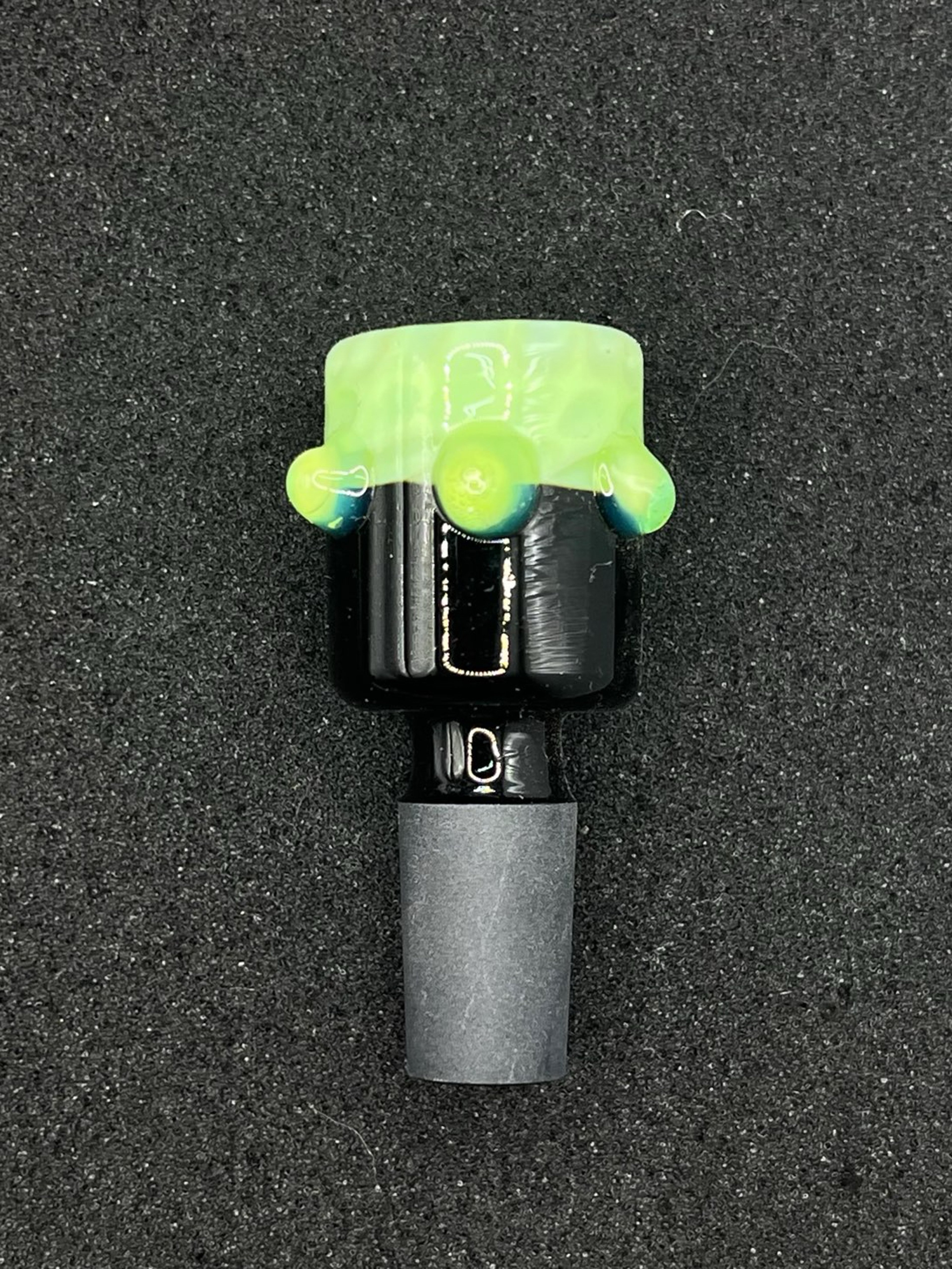 Preview pic of 14mm Green Single Hole Glass Bowl Slide