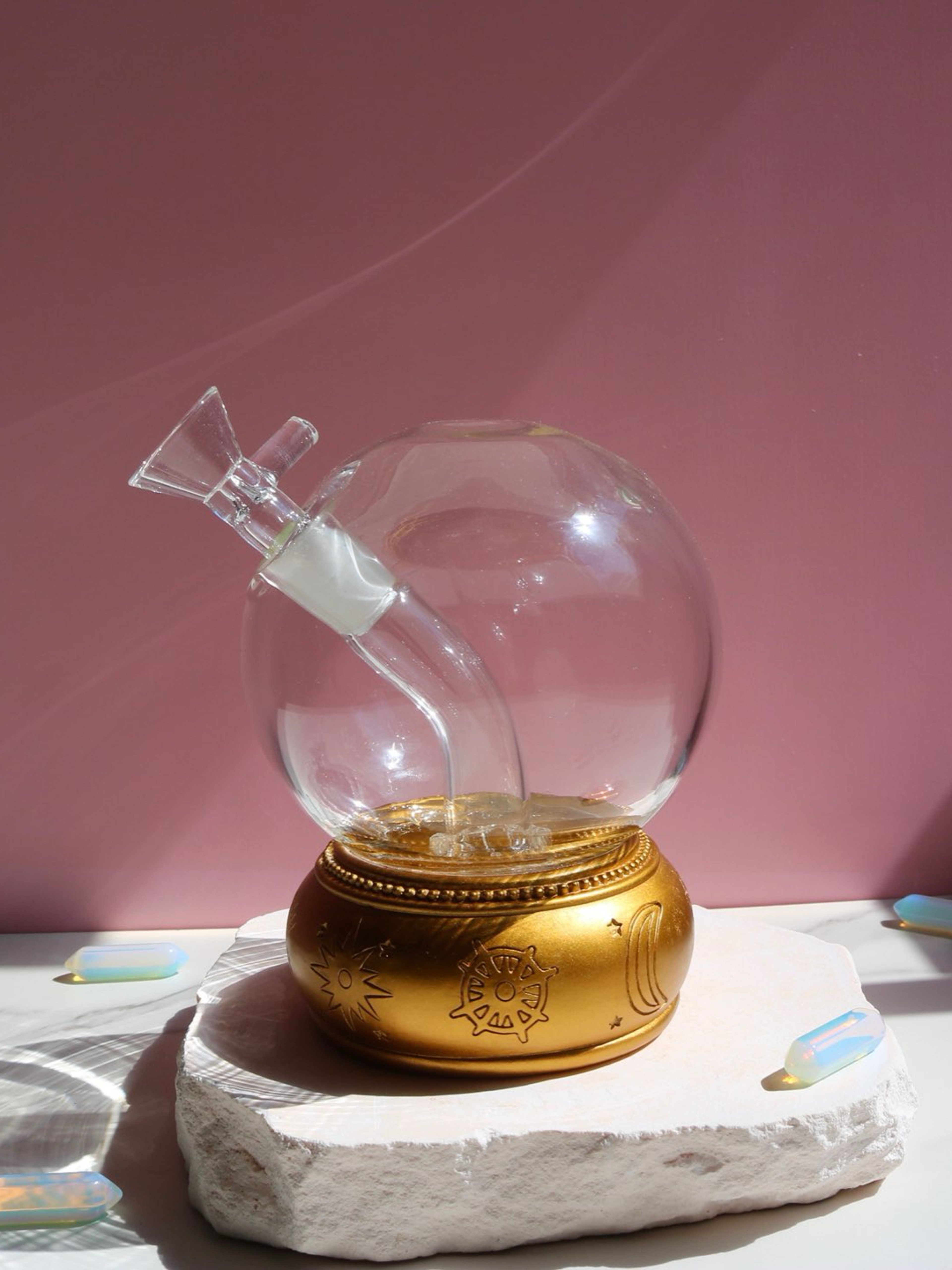 Preview pic of Crystal ball bong