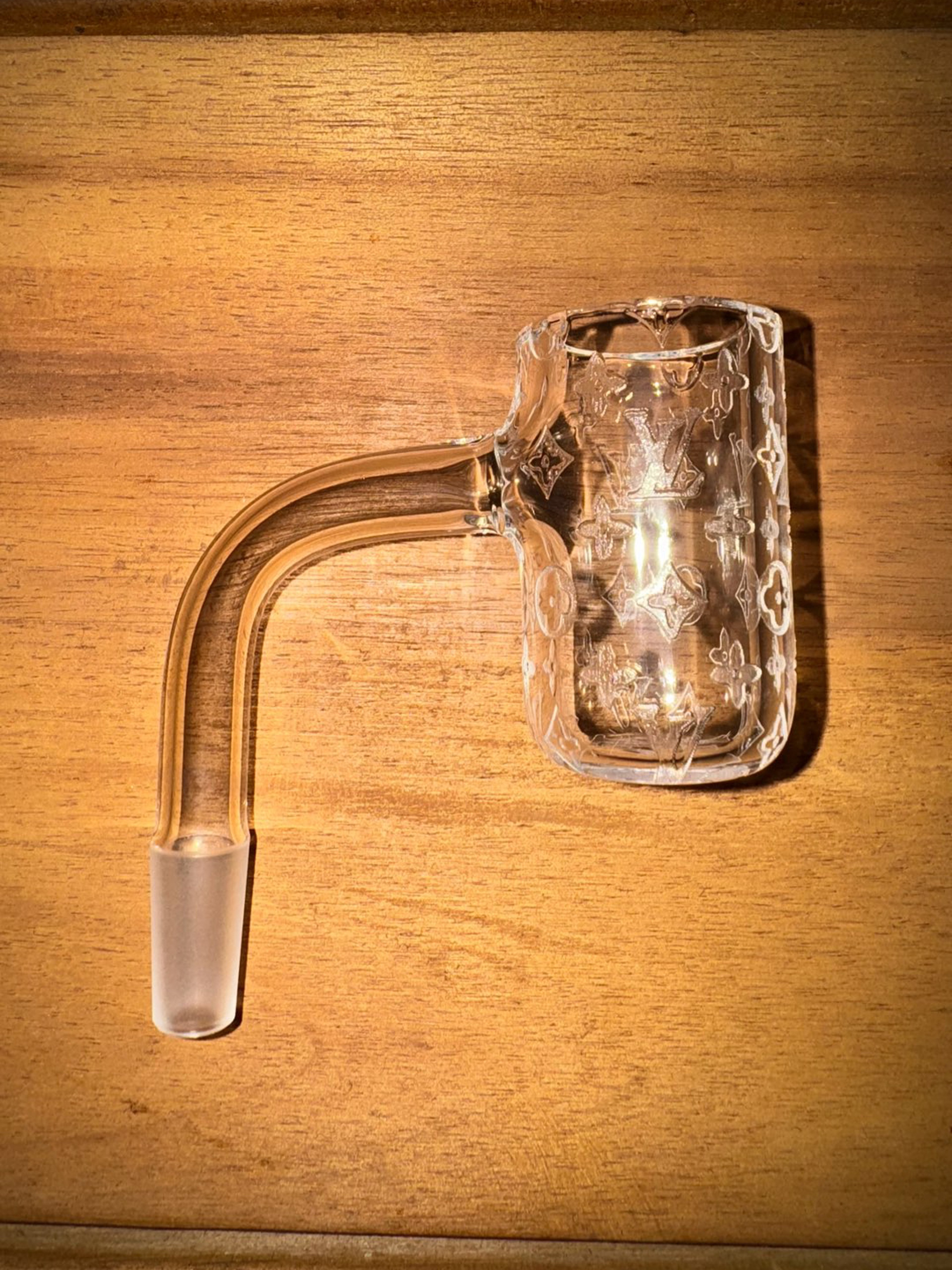 Preview pic of Long Island Quartz Louis V 10/90/25 Round Bottom