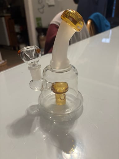 Preview pic of Yellow Mushroom Bong