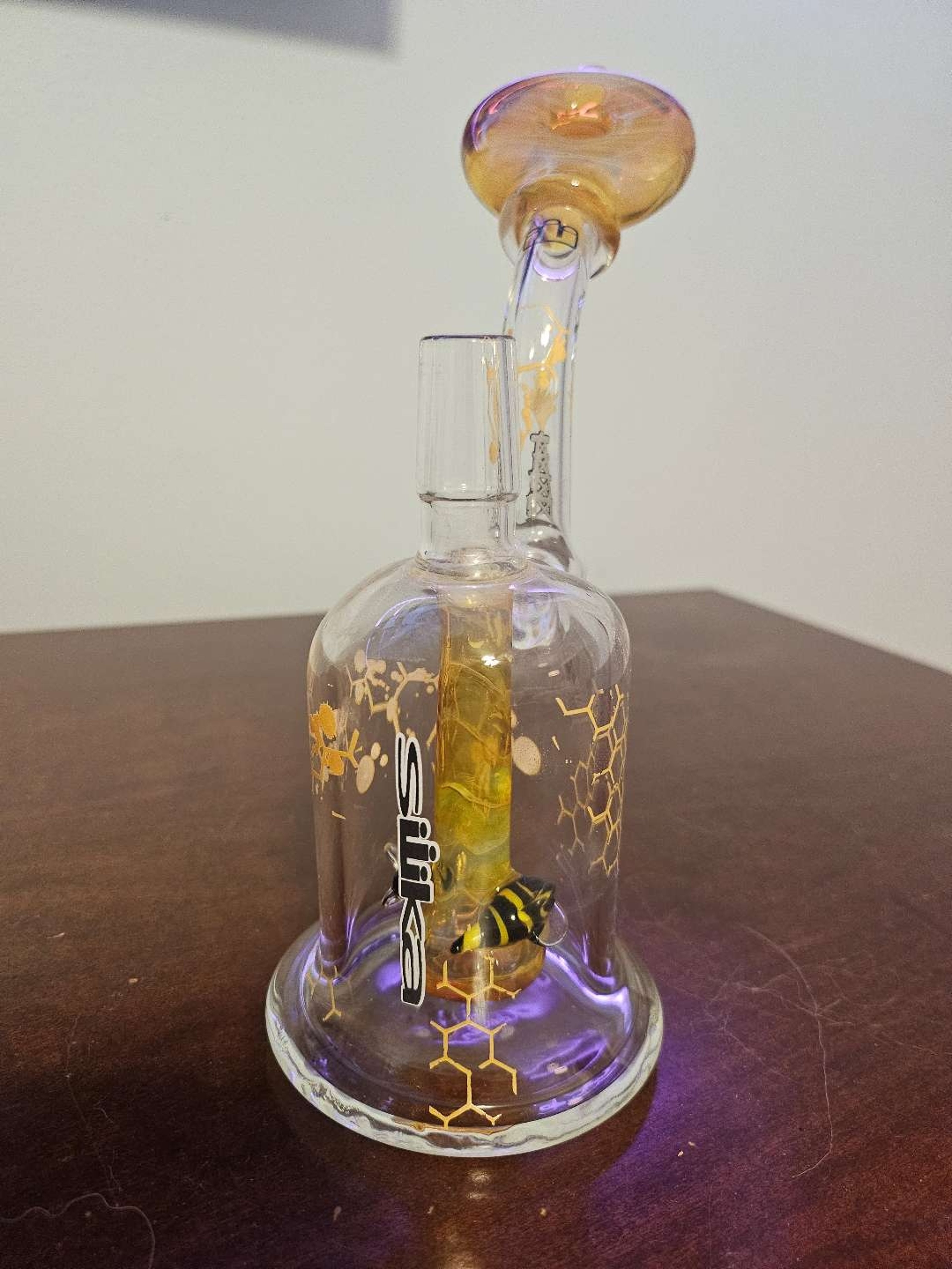 Preview pic of Silika Honey Rig with donut mouthpiece