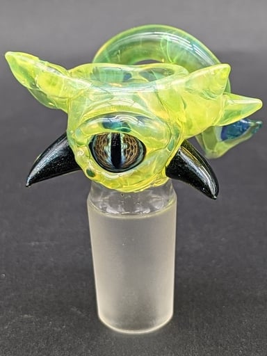 Preview pic of UV 4 HOLE MAKO GLASS 18MM DRAGON BOWL / SLIDE