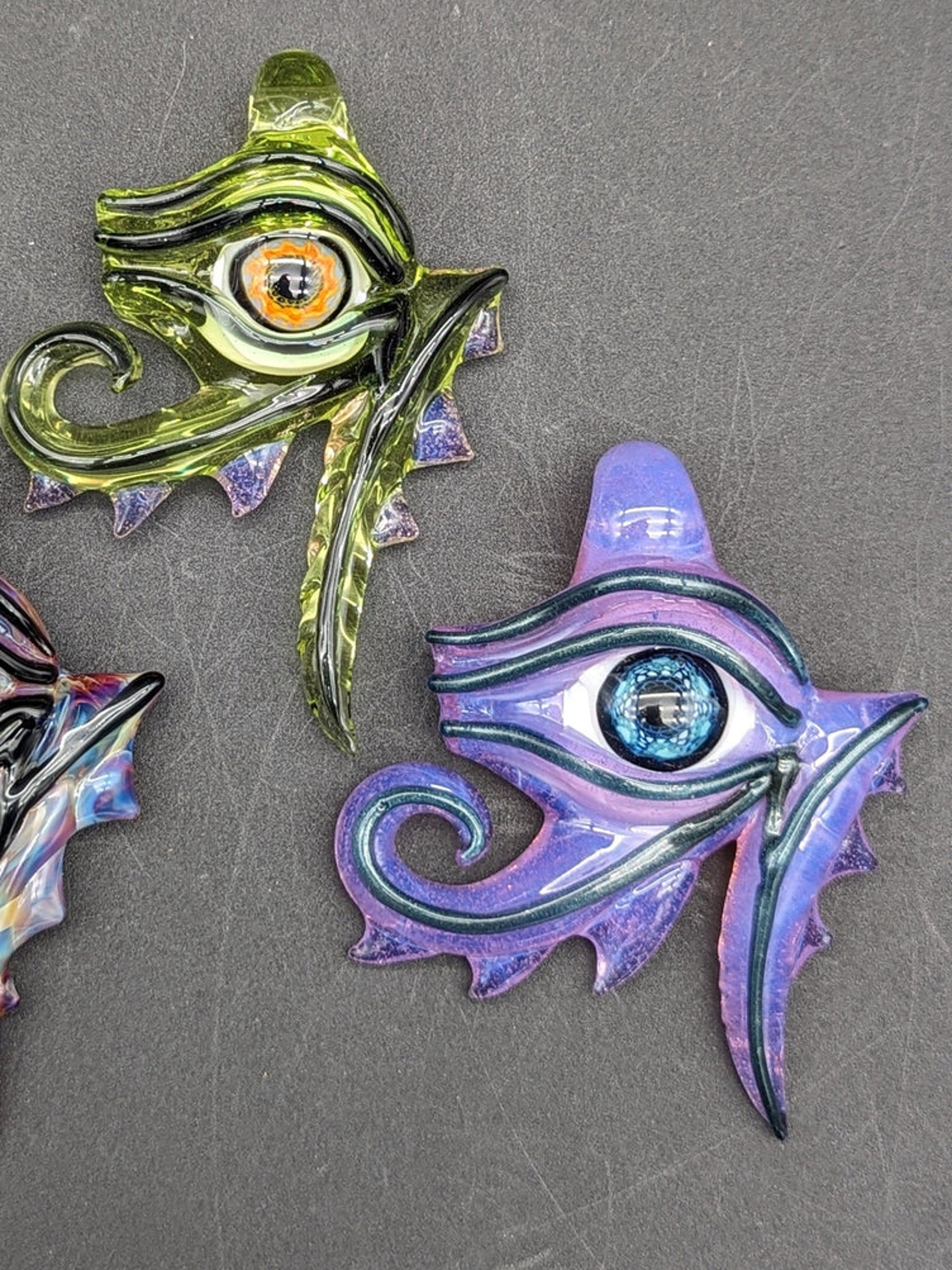 Preview pic of MAKO GLASS EYE OF RA PENDANT