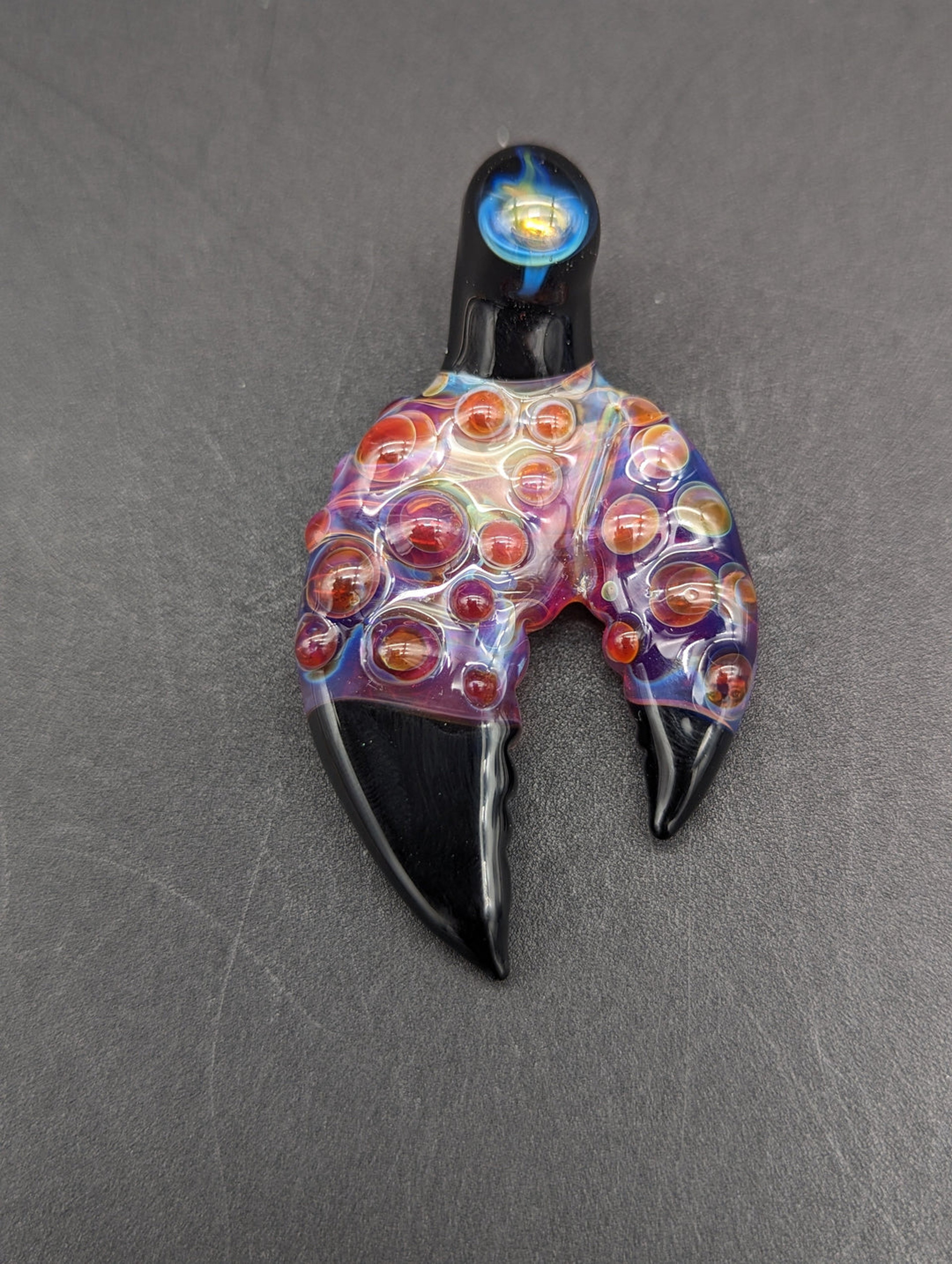 Preview pic of MAKO GLASS CRAB CLAW PENDANT