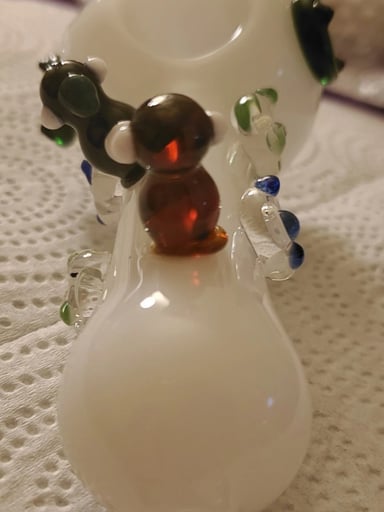 Preview pic of XL HD white peguin spoon pipe