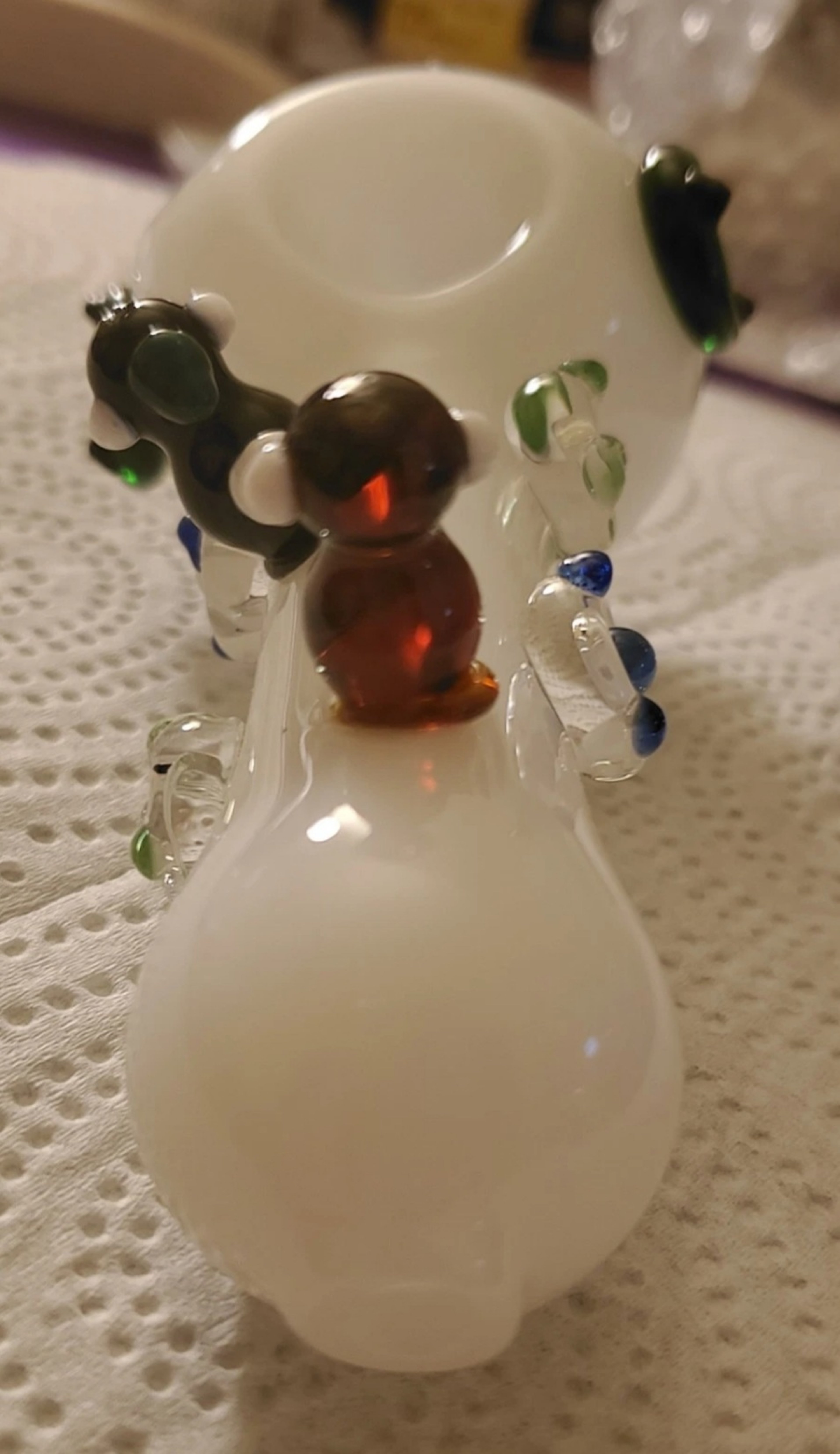 Preview pic of XL HD white peguin spoon pipe