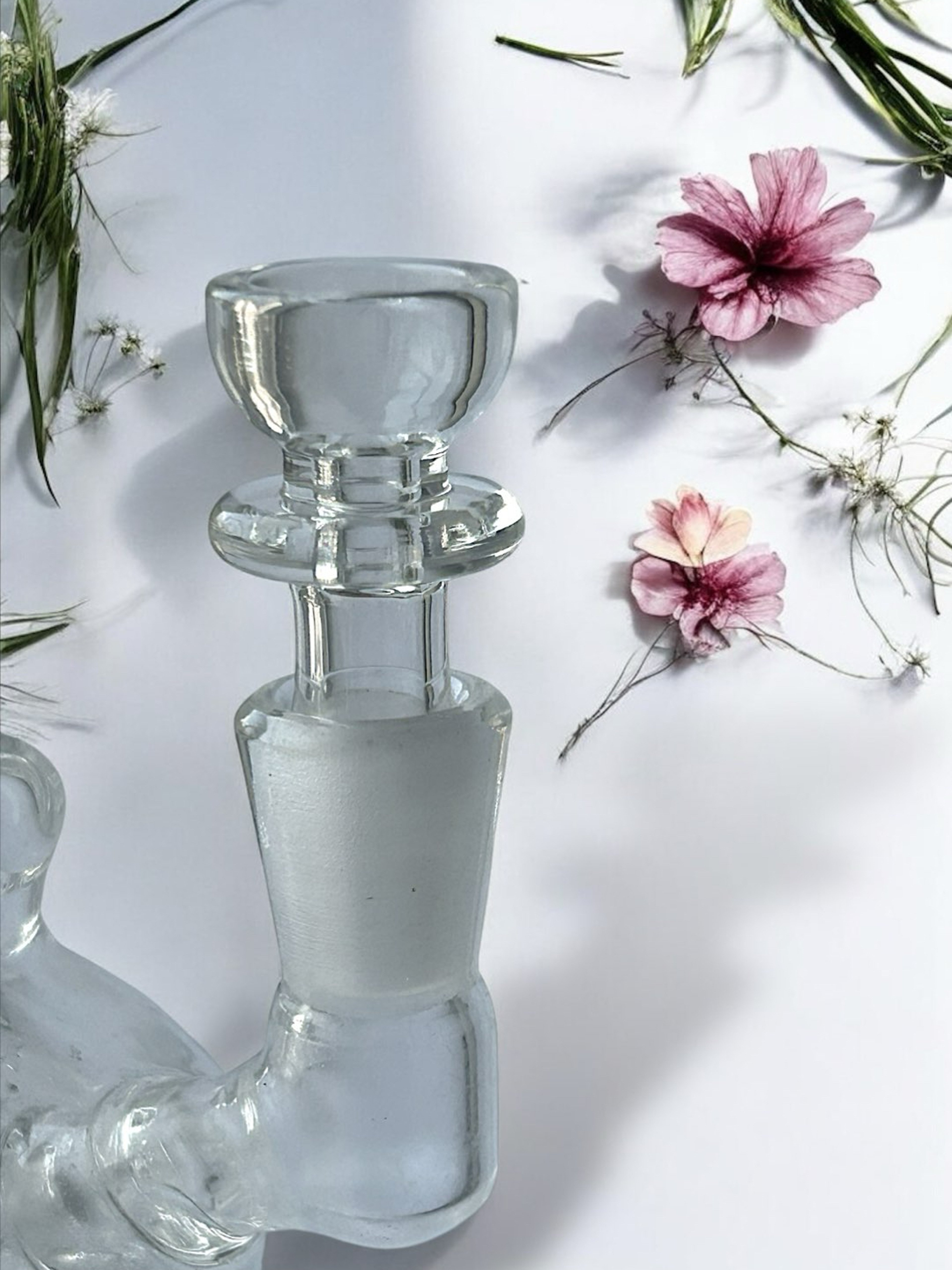 Preview pic of 10mm Male Joint Clear Snapper Bong Bowl with Ring Handle