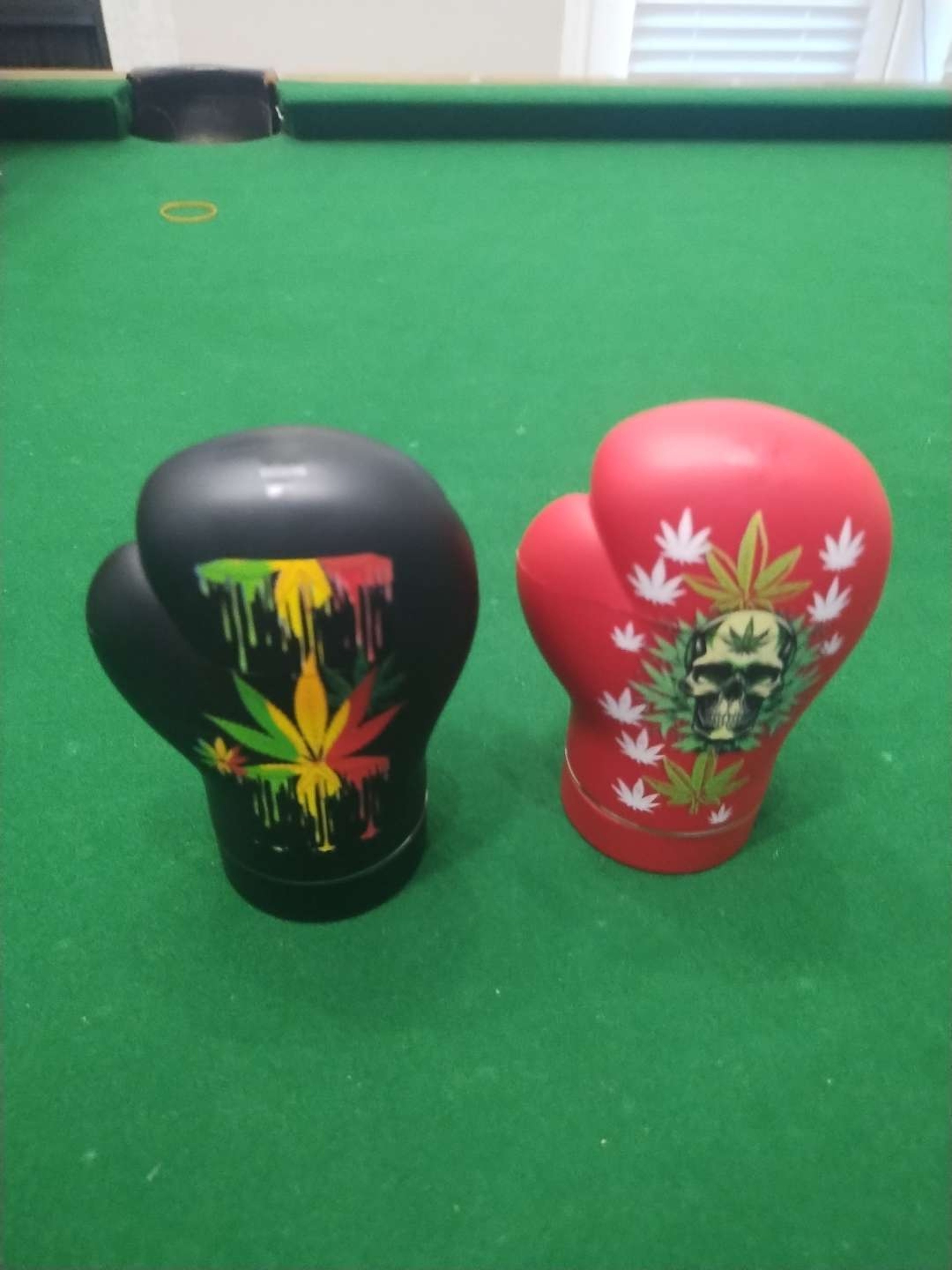 Preview pic of Boxing gloves grinder