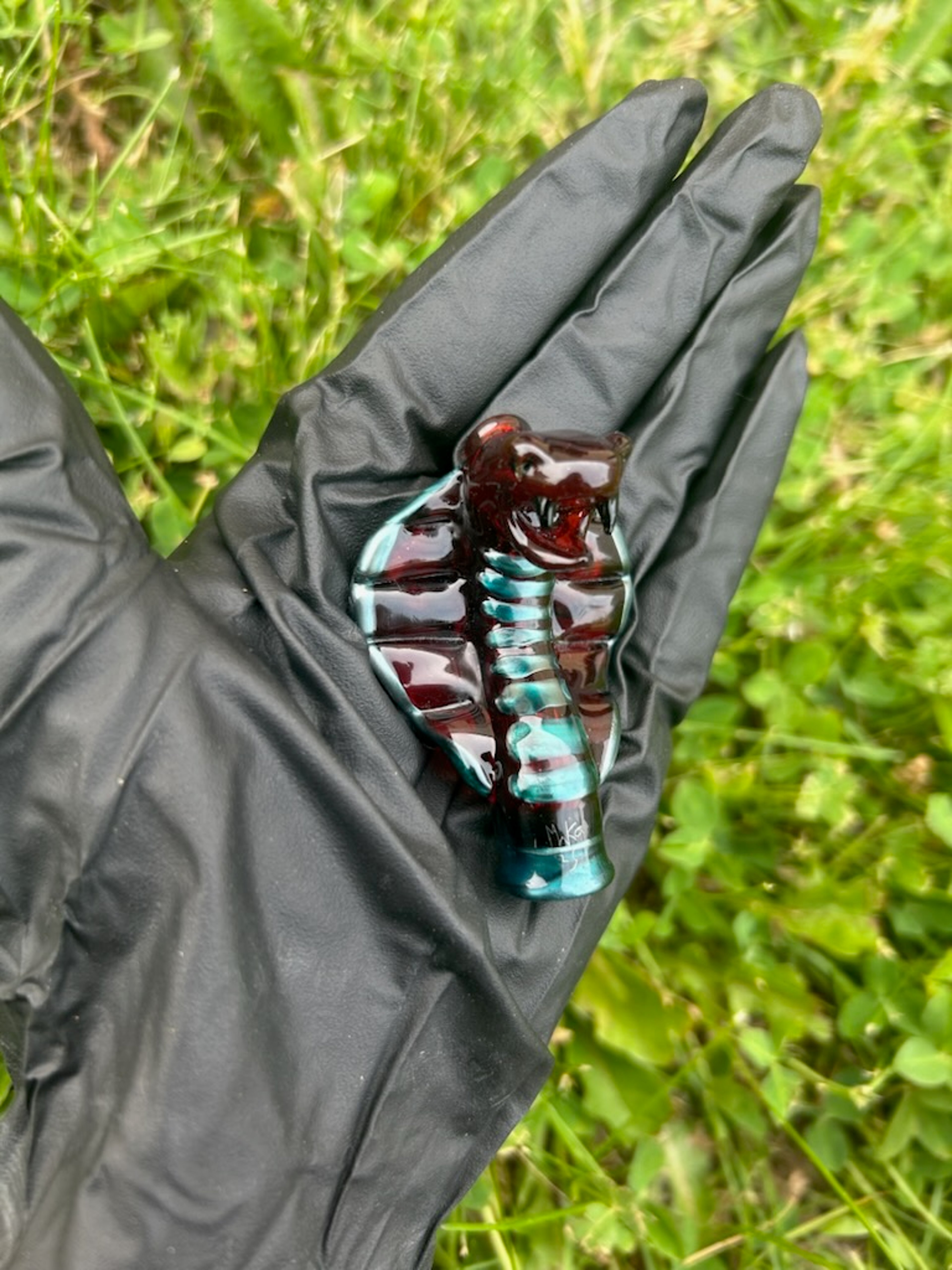 Preview pic of Mako Glass Puffco Pivot Mouthpiece | Red/Teal Cobra