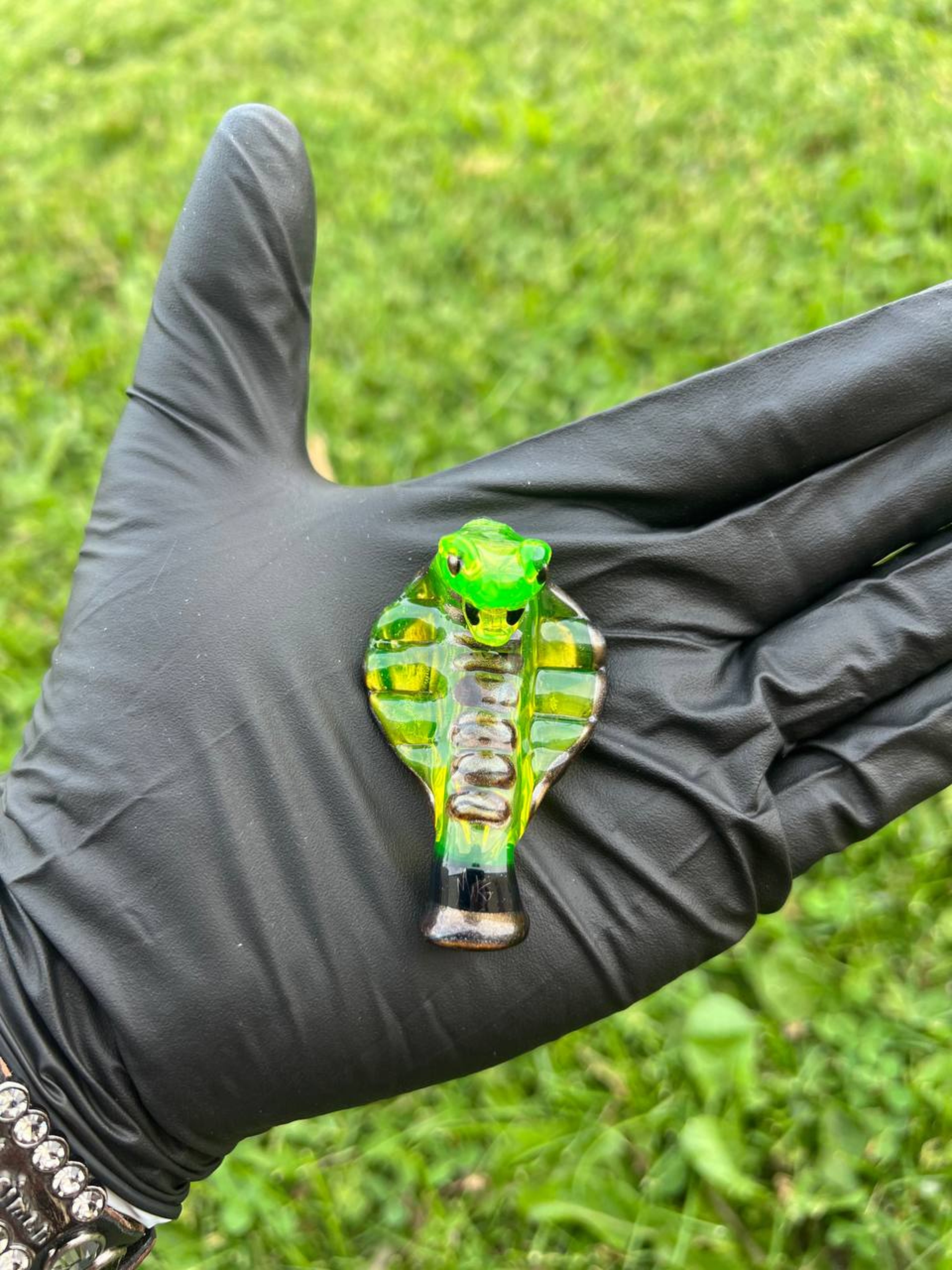 Preview pic of Mako Glass Puffco Pivot Mouthpiece | Green Cobra
