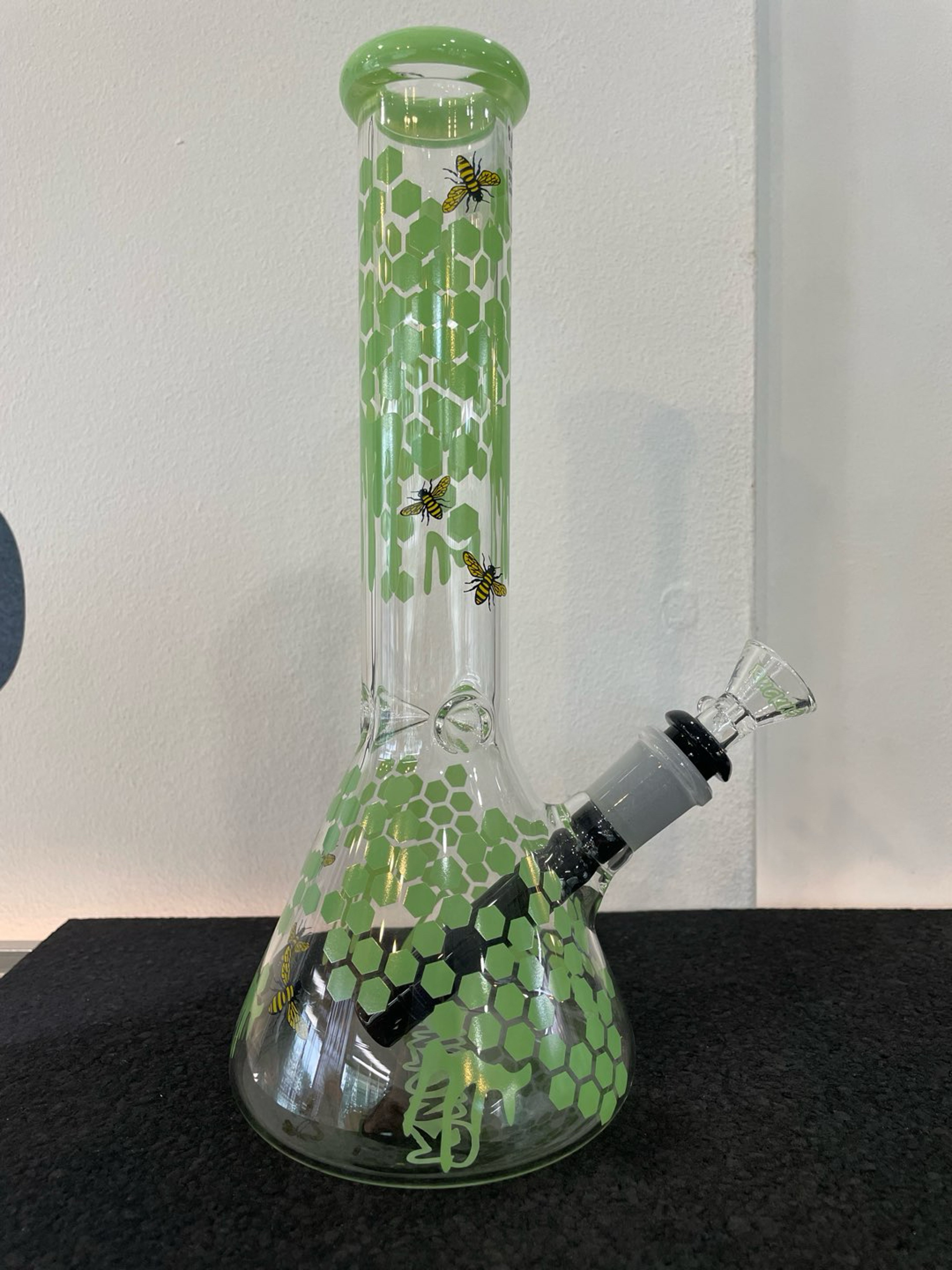 Preview pic of Ruckus Bumble Bee Bong Green