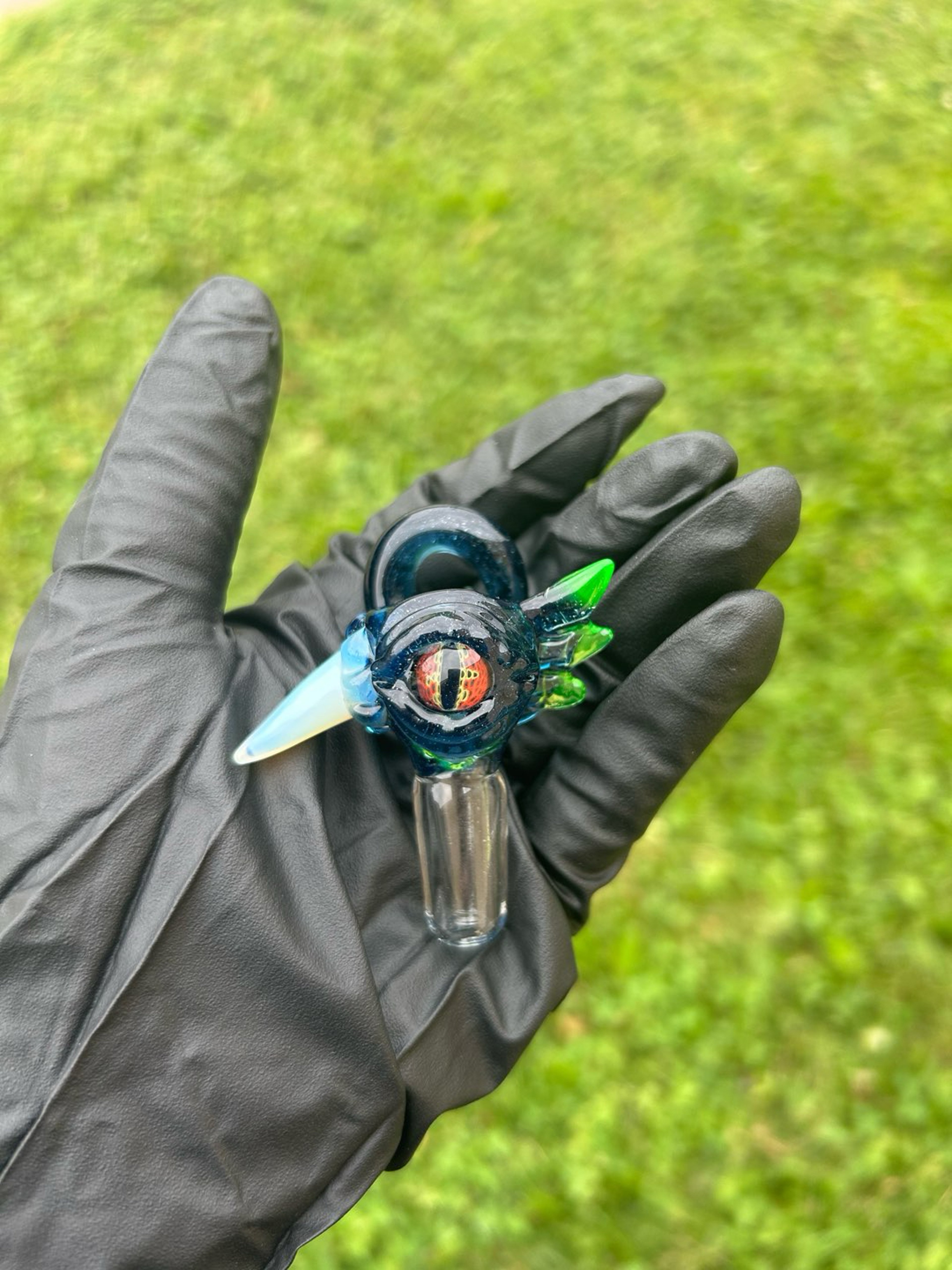 Preview pic of Mako Glass 14mm Dragon Bowl Slides