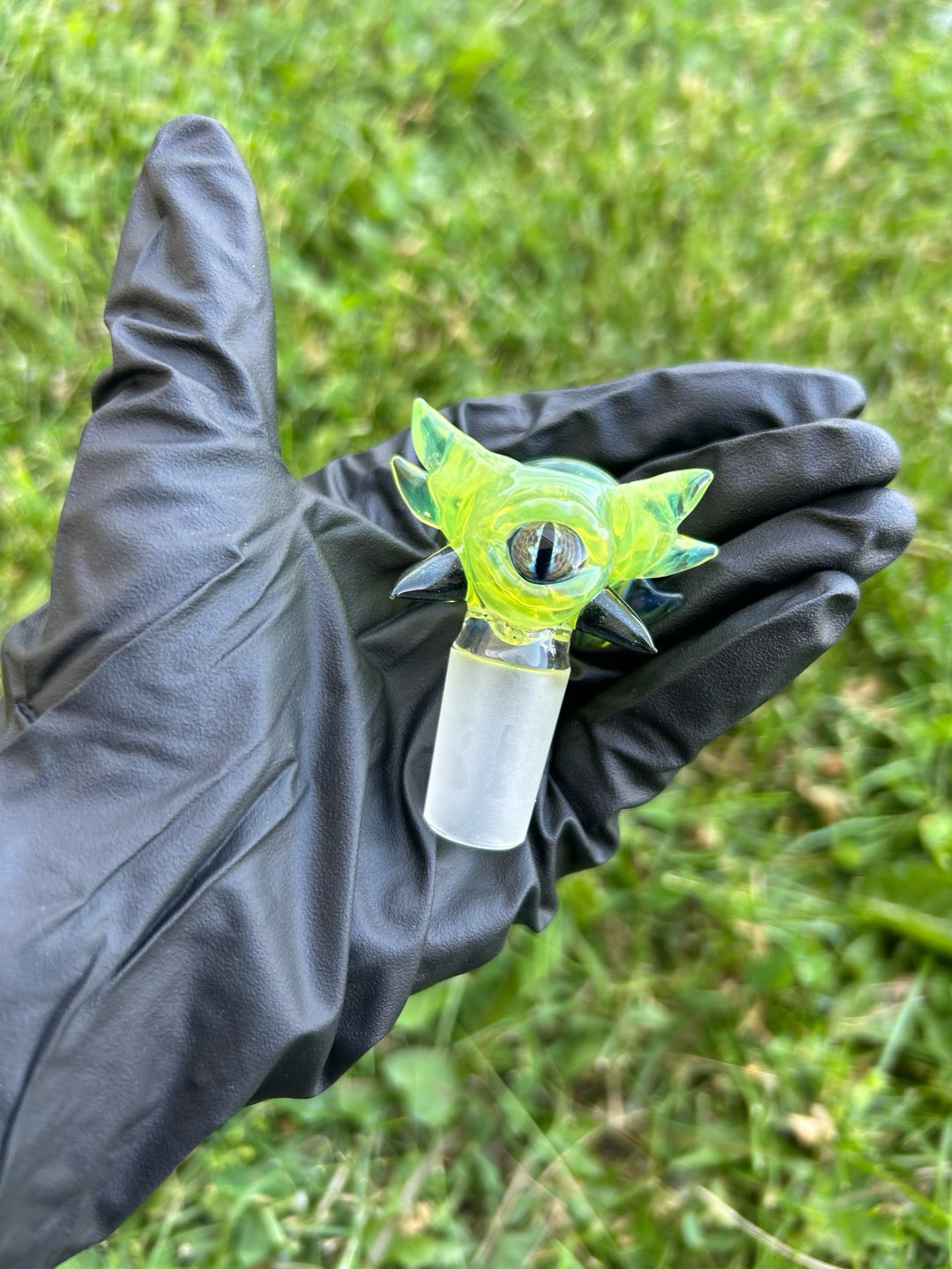 Preview pic of Mako Glass 18mm Dragon Bowl Slides