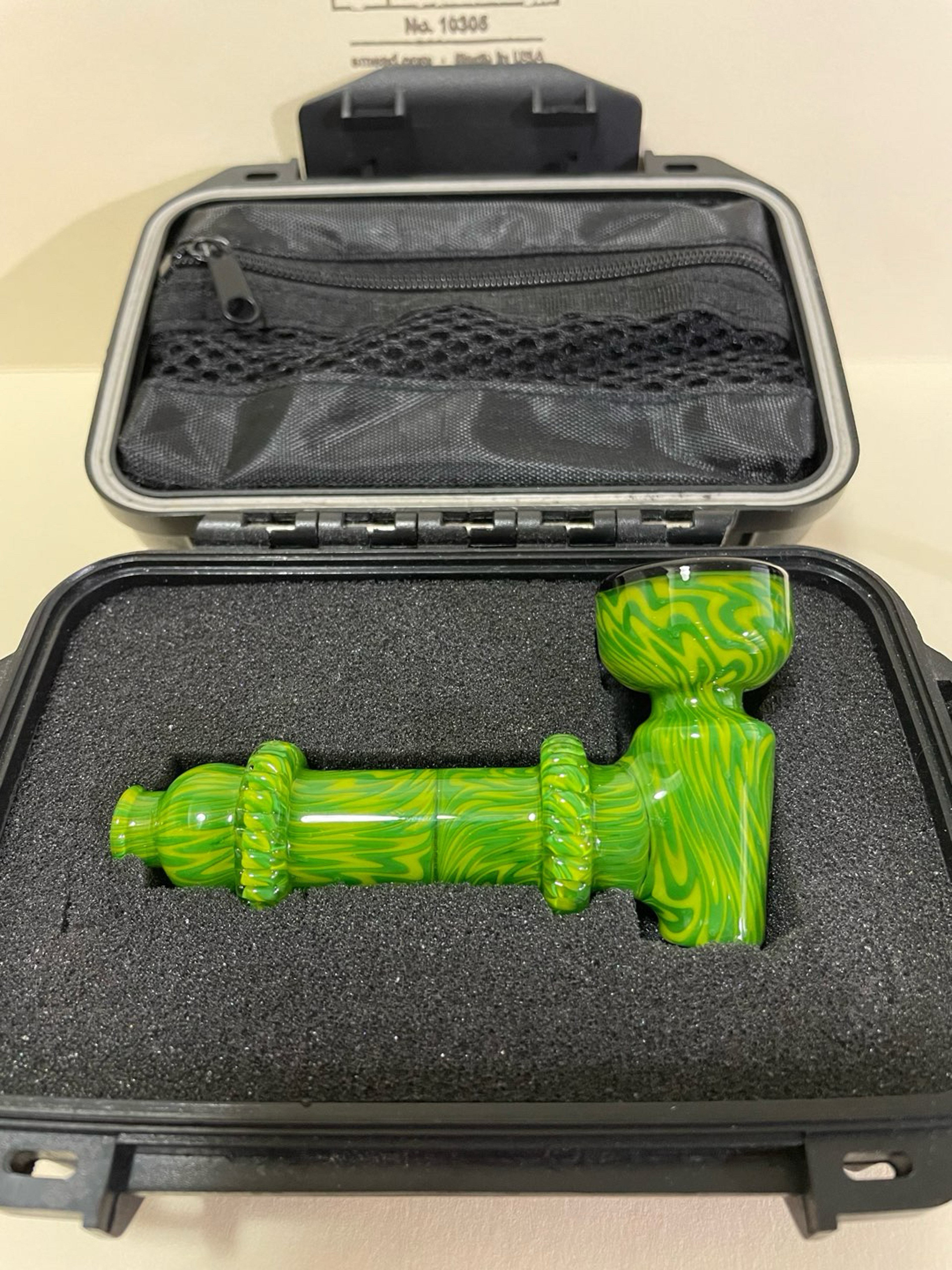 Preview pic of Adamiglass Metal Pipe #898