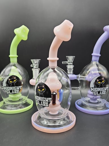 Preview pic of MIDNIGHTS MUSHROOMS 9” BONG / RIG