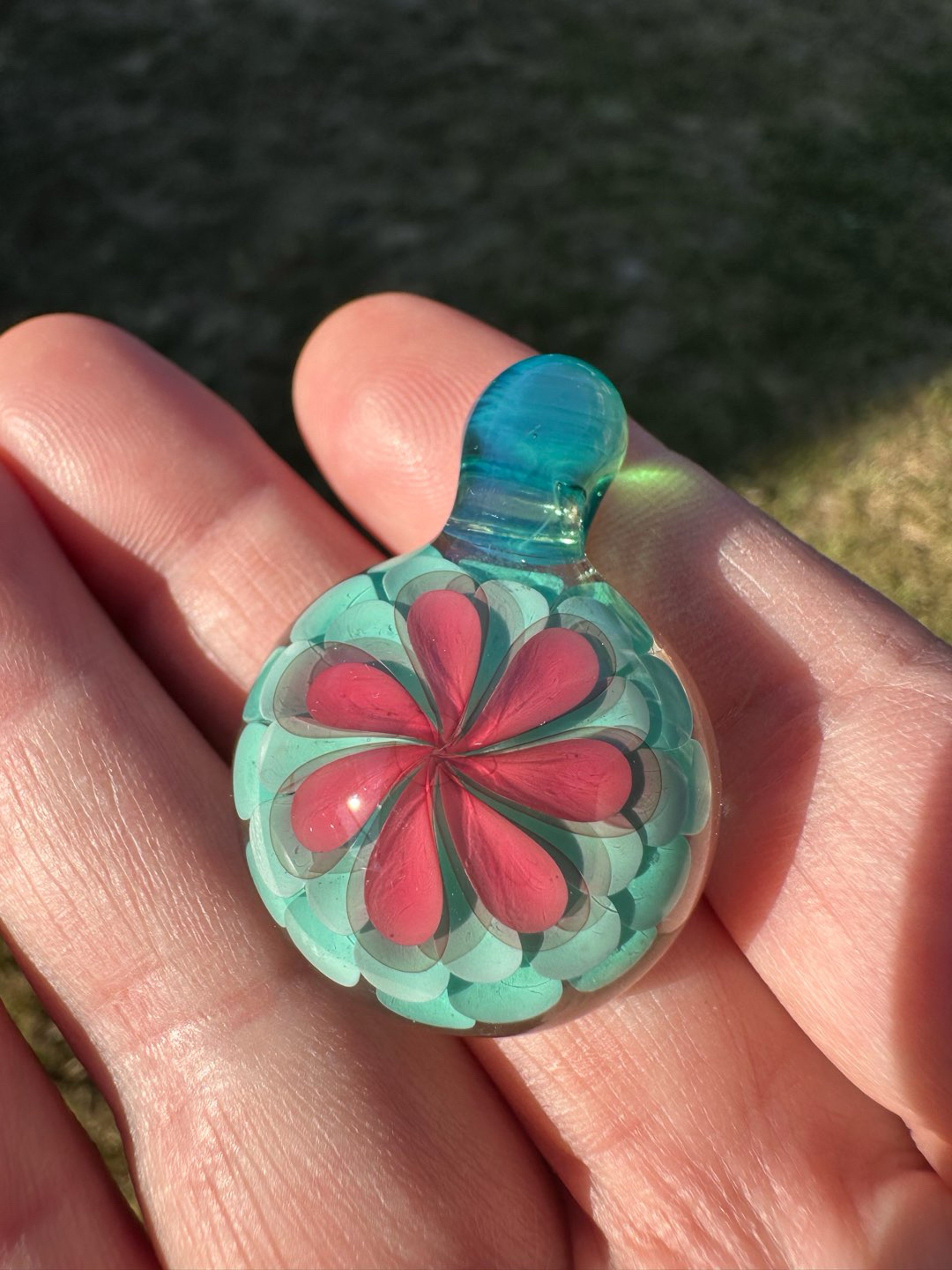 Sap Glass pendant image 0