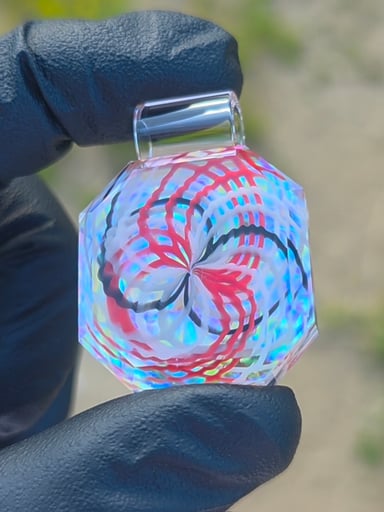 Preview pic of Reticello & Dichro Faceted Pendant
