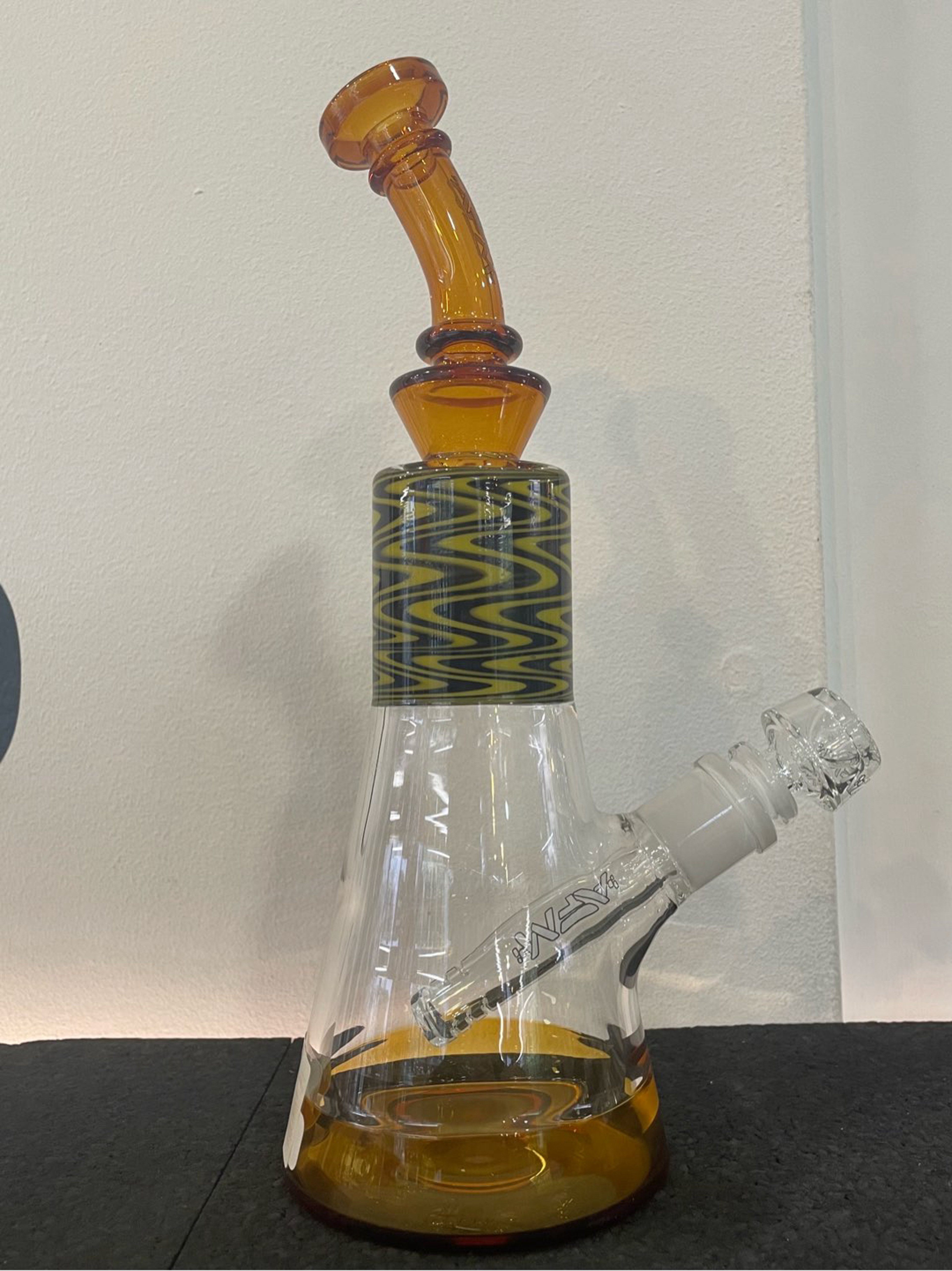 Preview pic of AFM Linework Beaker Gold