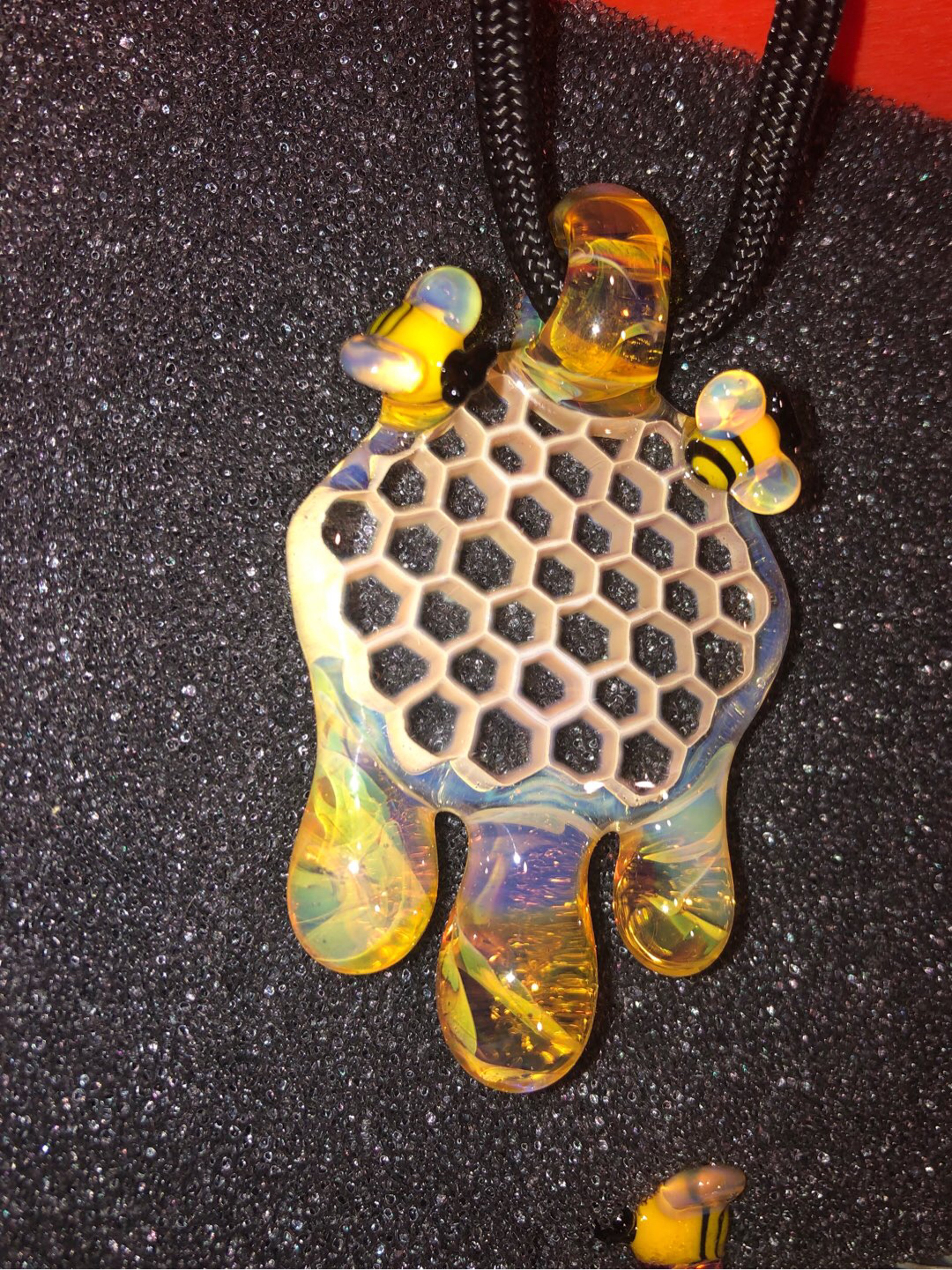 Preview pic of Joe P HoneyComb Large Pendant