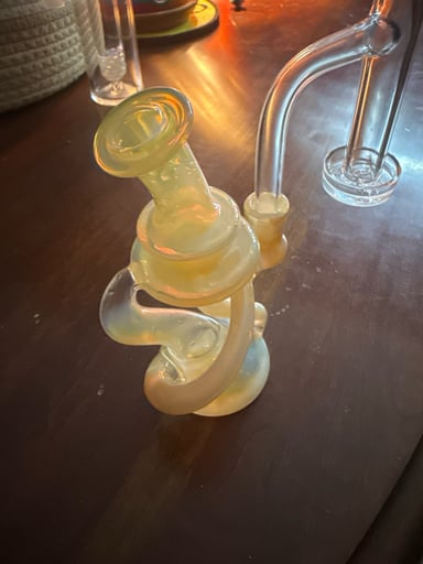 Preview pic of Desi b glass recycler