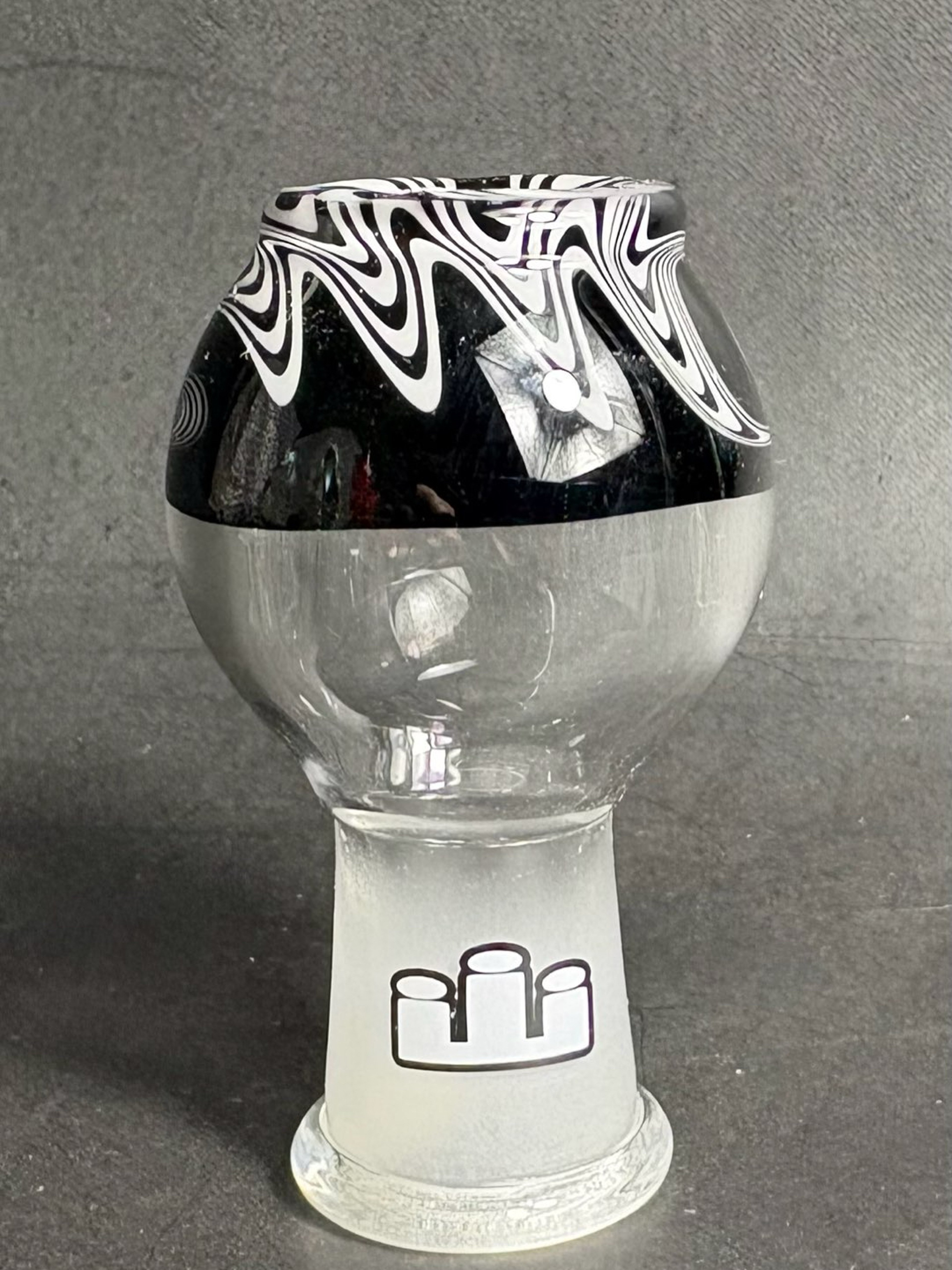 Preview pic of Silika Glass Dome Wig-Wag Reversal 14mm Female Black & White