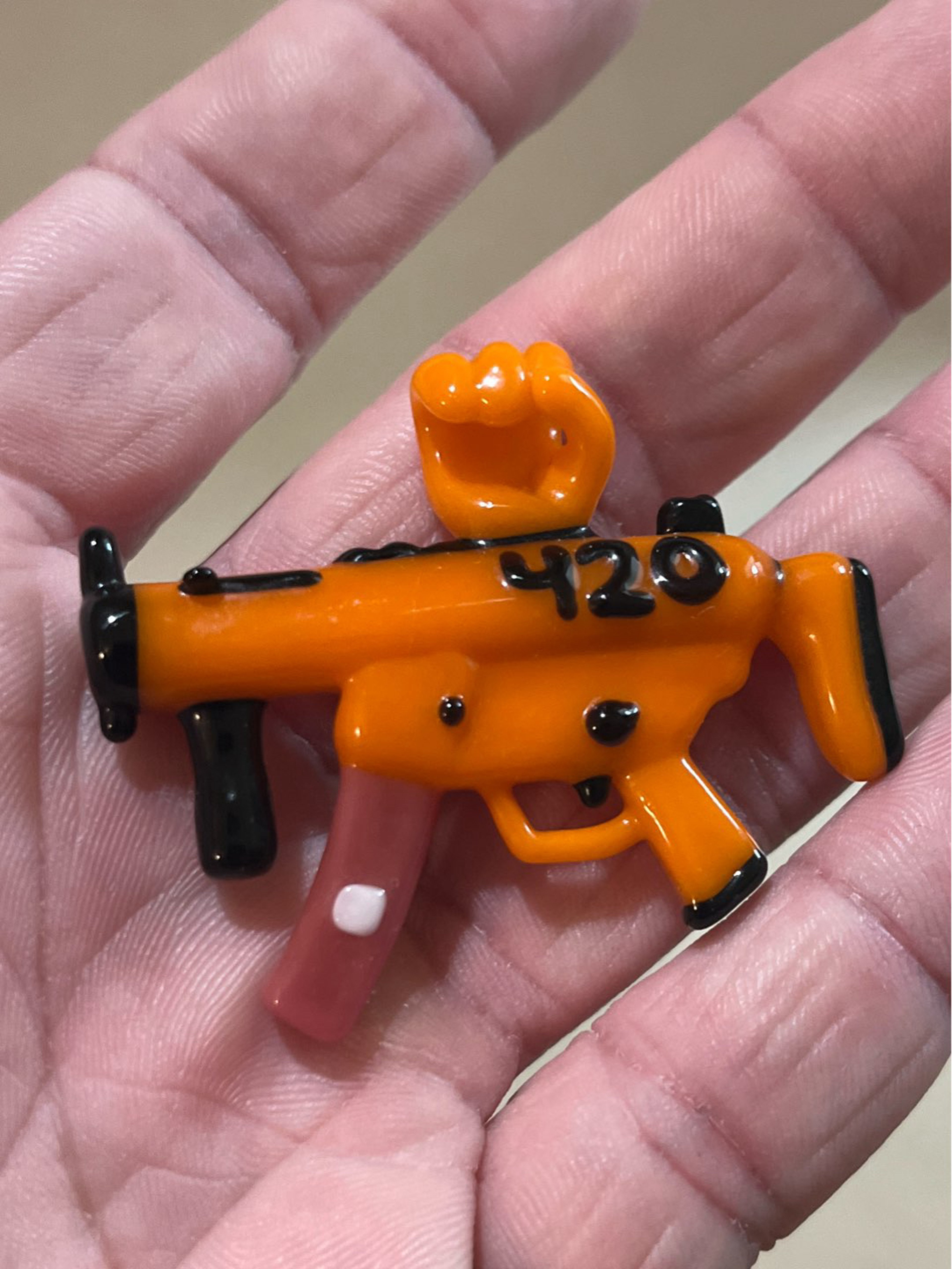 Preview pic of GZ1 machine gun pendant by Enduro Glass & Stromboli Glass