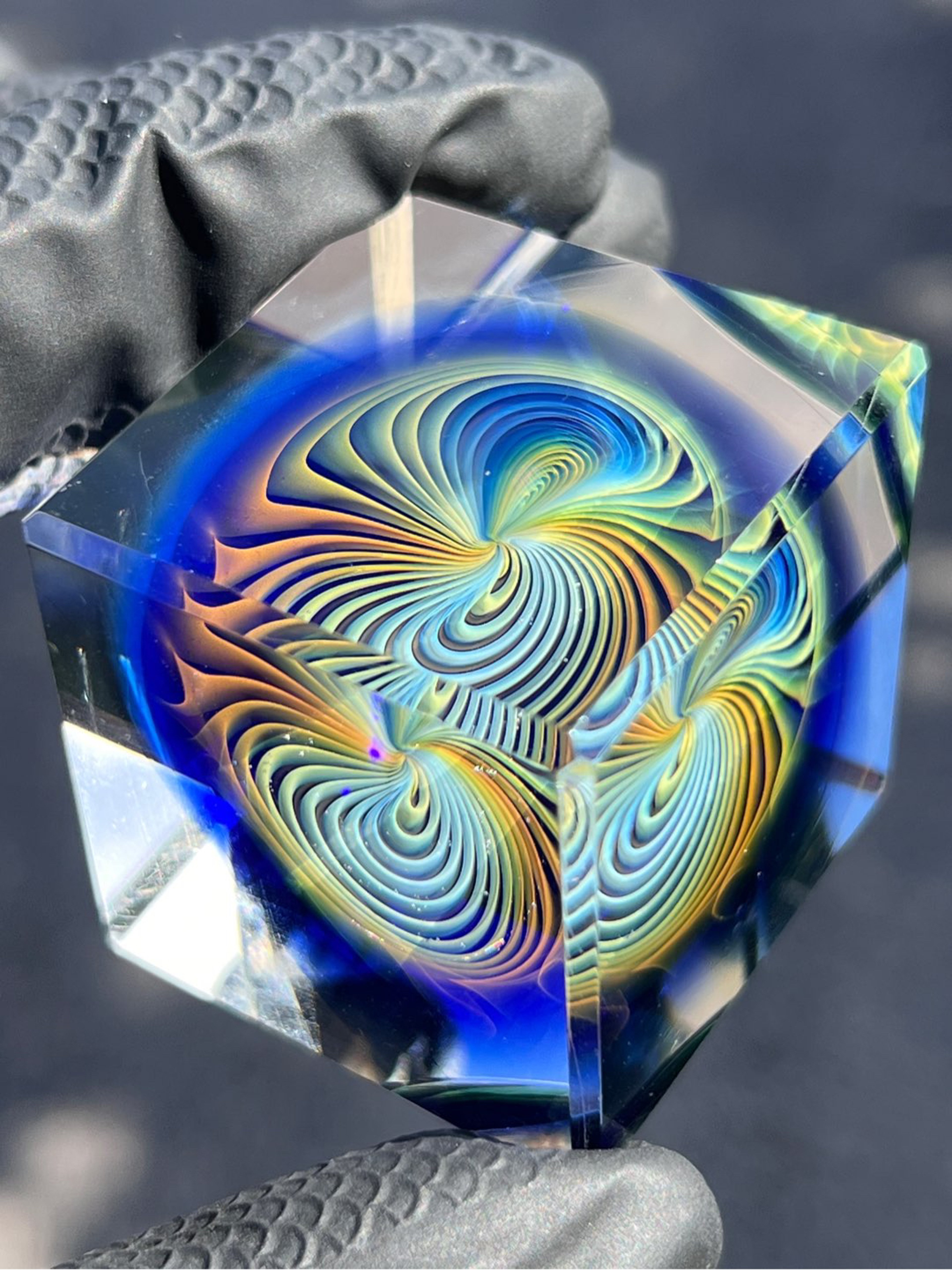 SMO glass display cube image 0