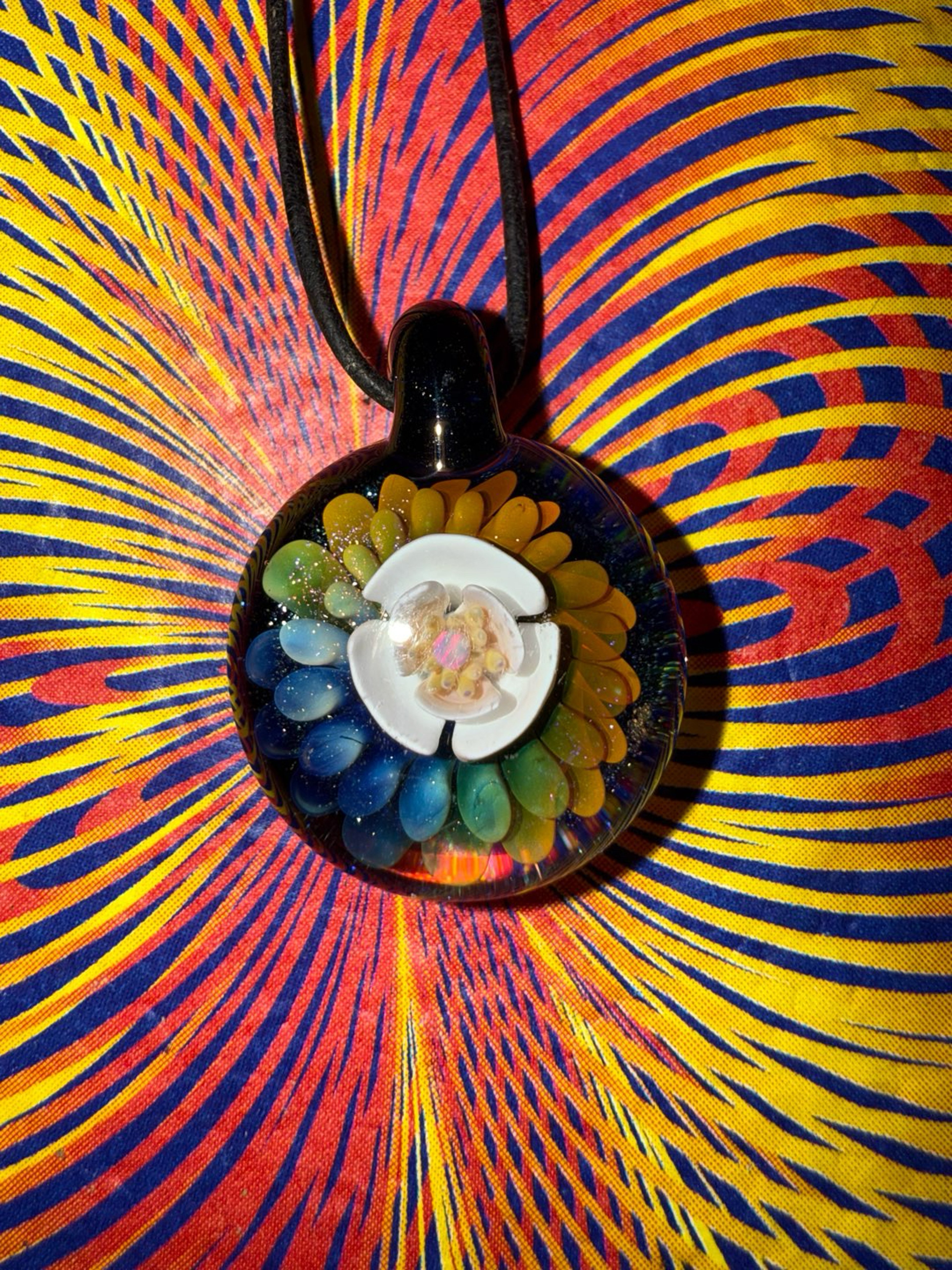 Quest 2017 pendant image 0