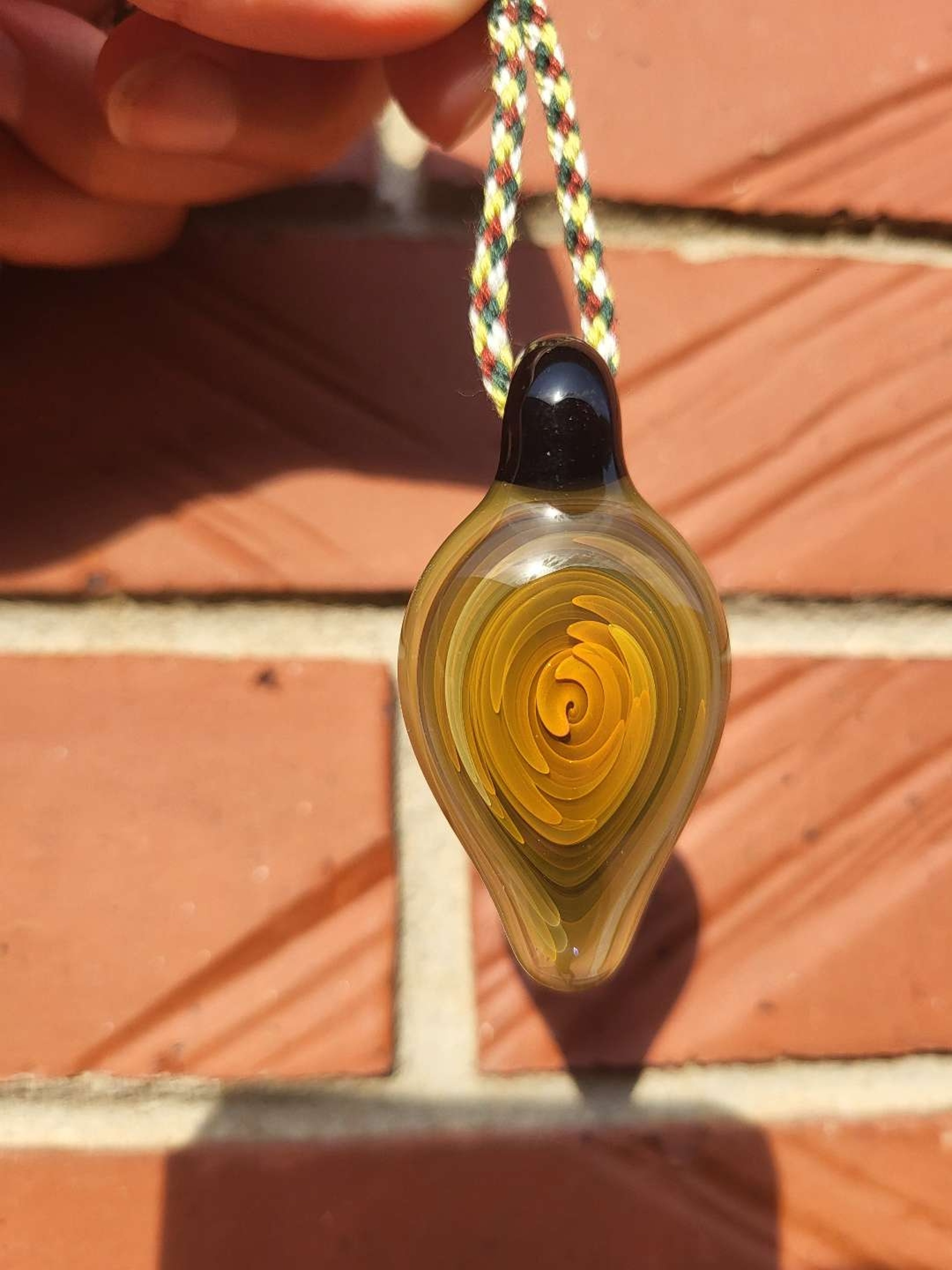 Preview pic of Fume pendy