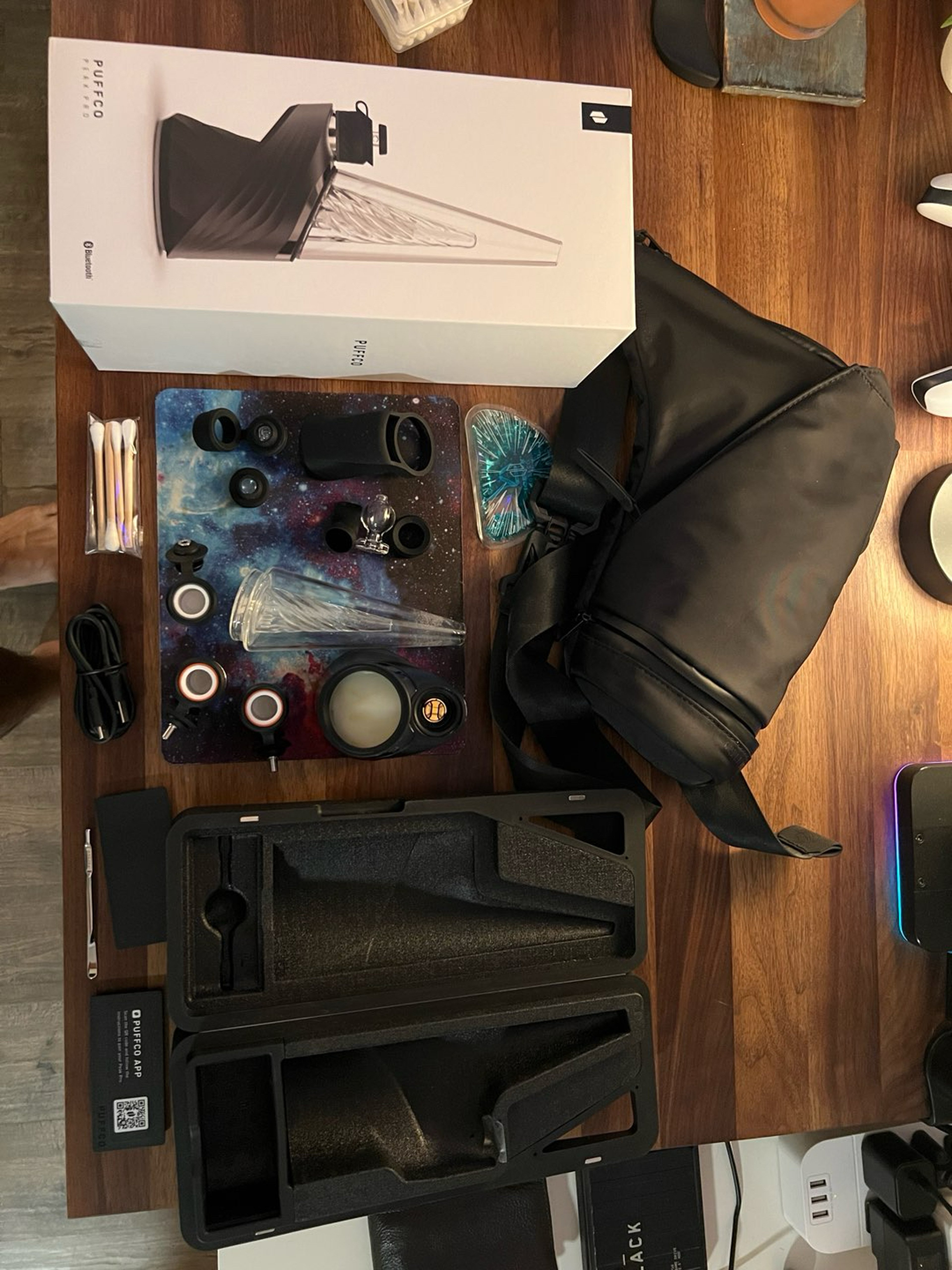 Puffco Peak pro v2 Bundle (base, chambers, journey bag etc.) image 0