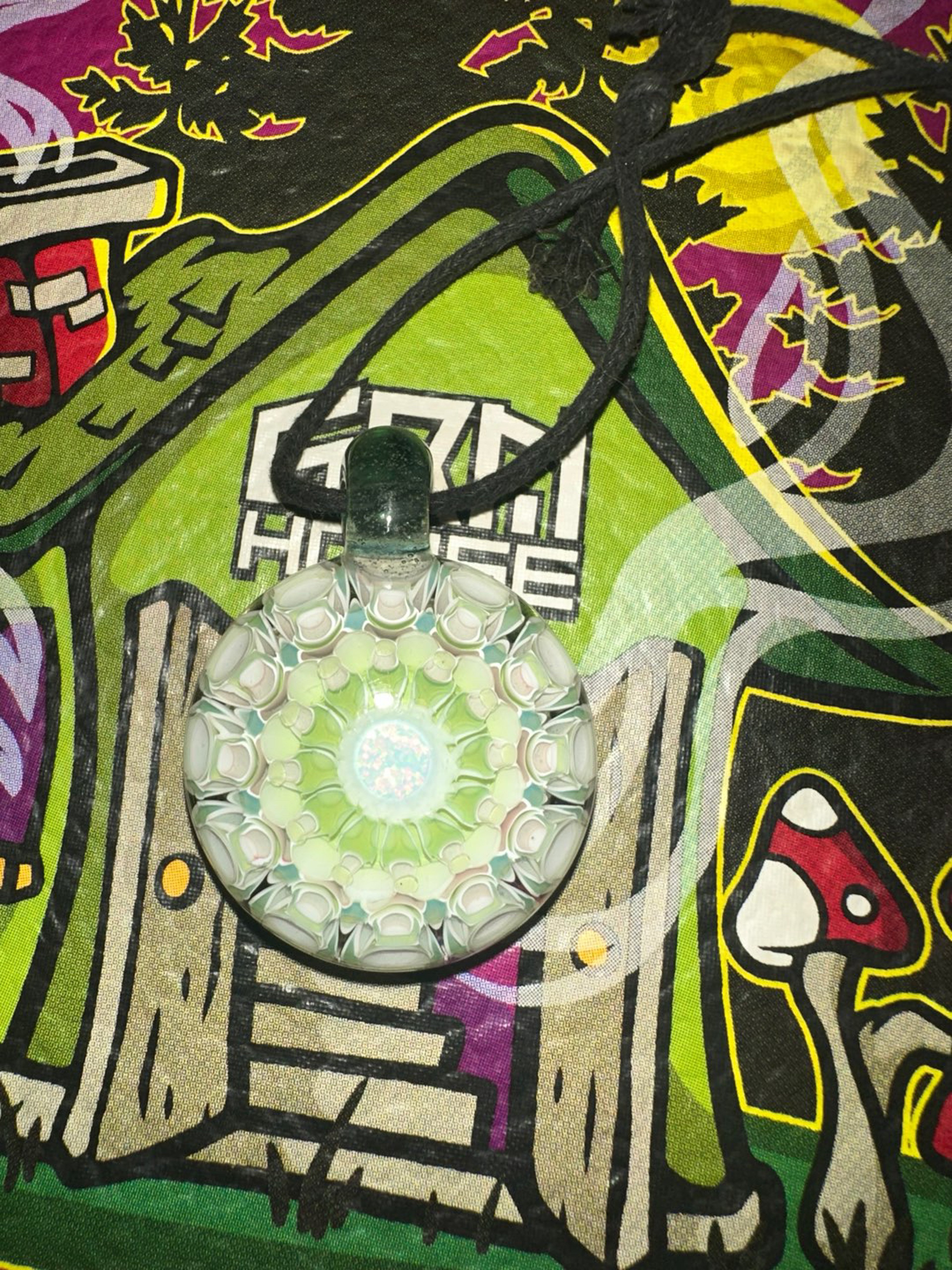 Olour glass pendant image 0