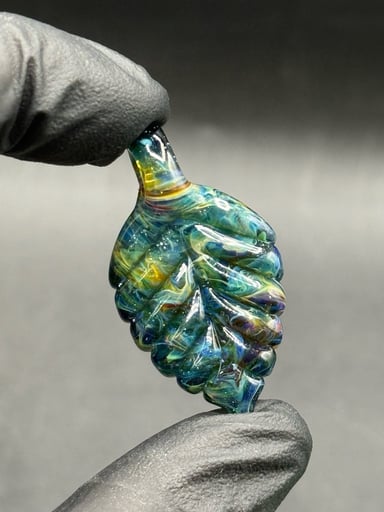 Preview pic of Leaf pendant