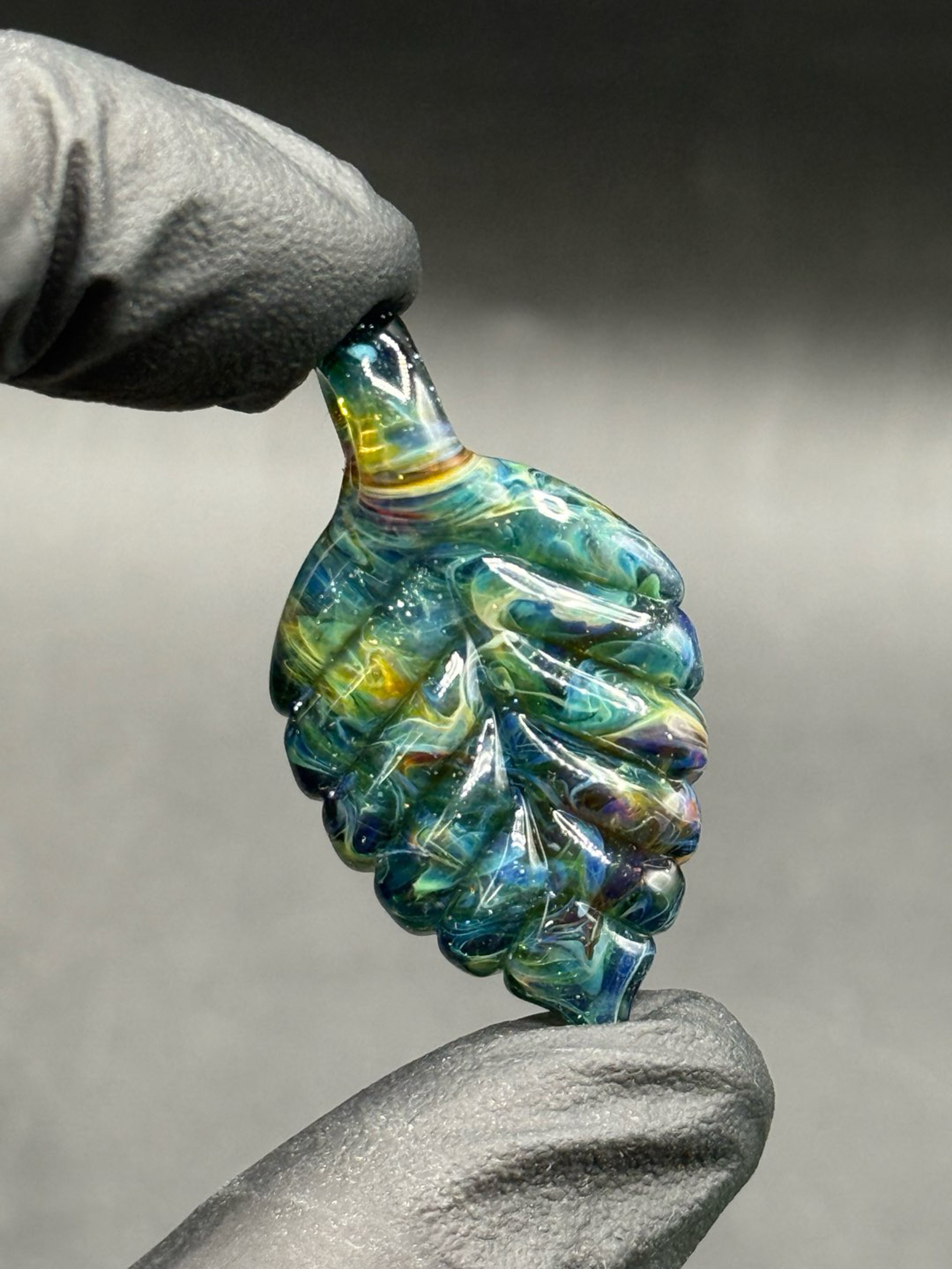 Preview pic of Leaf pendant
