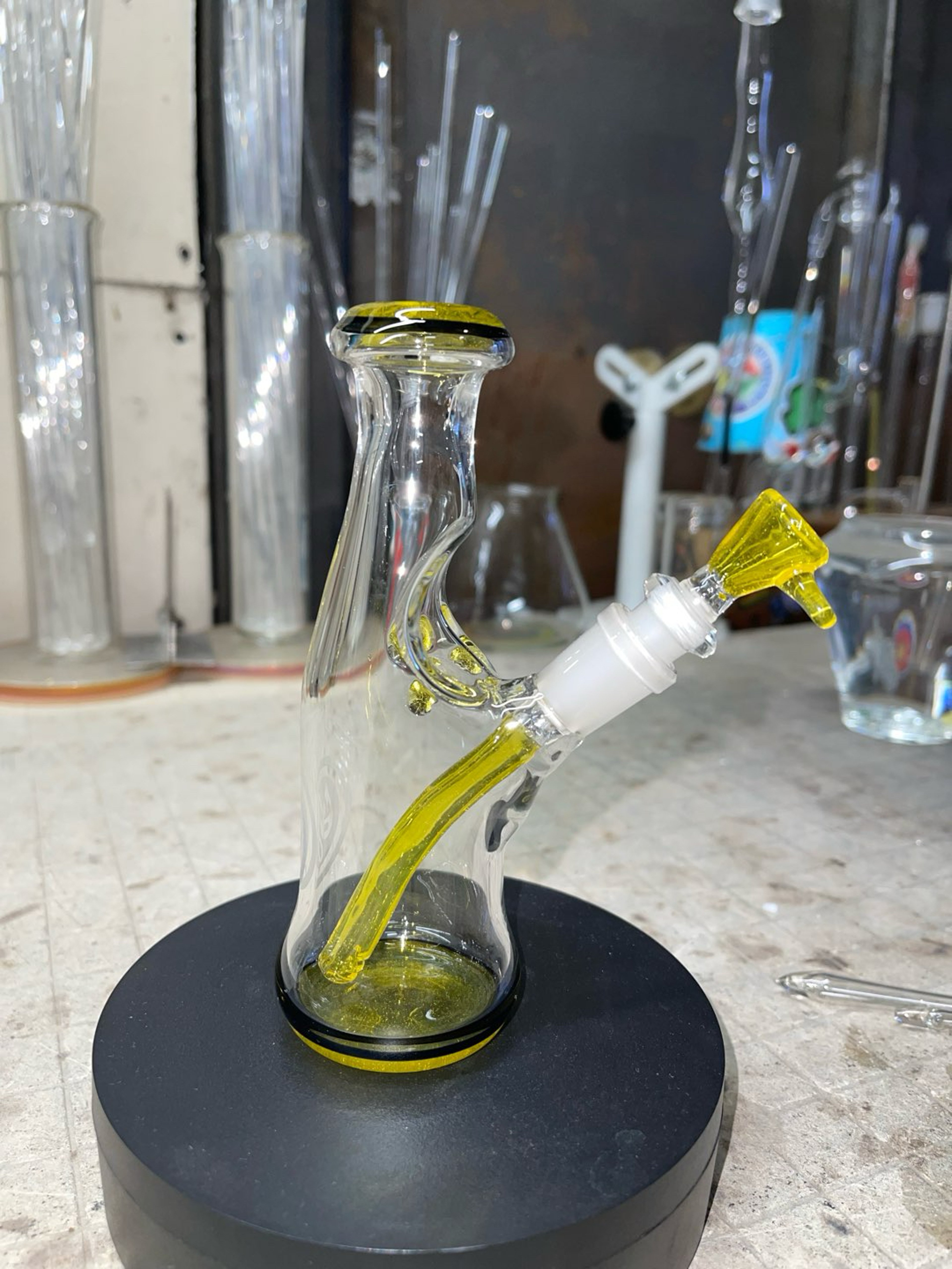 Preview pic of Terps cfl color, 6” tall, 10mm slide 1 hole