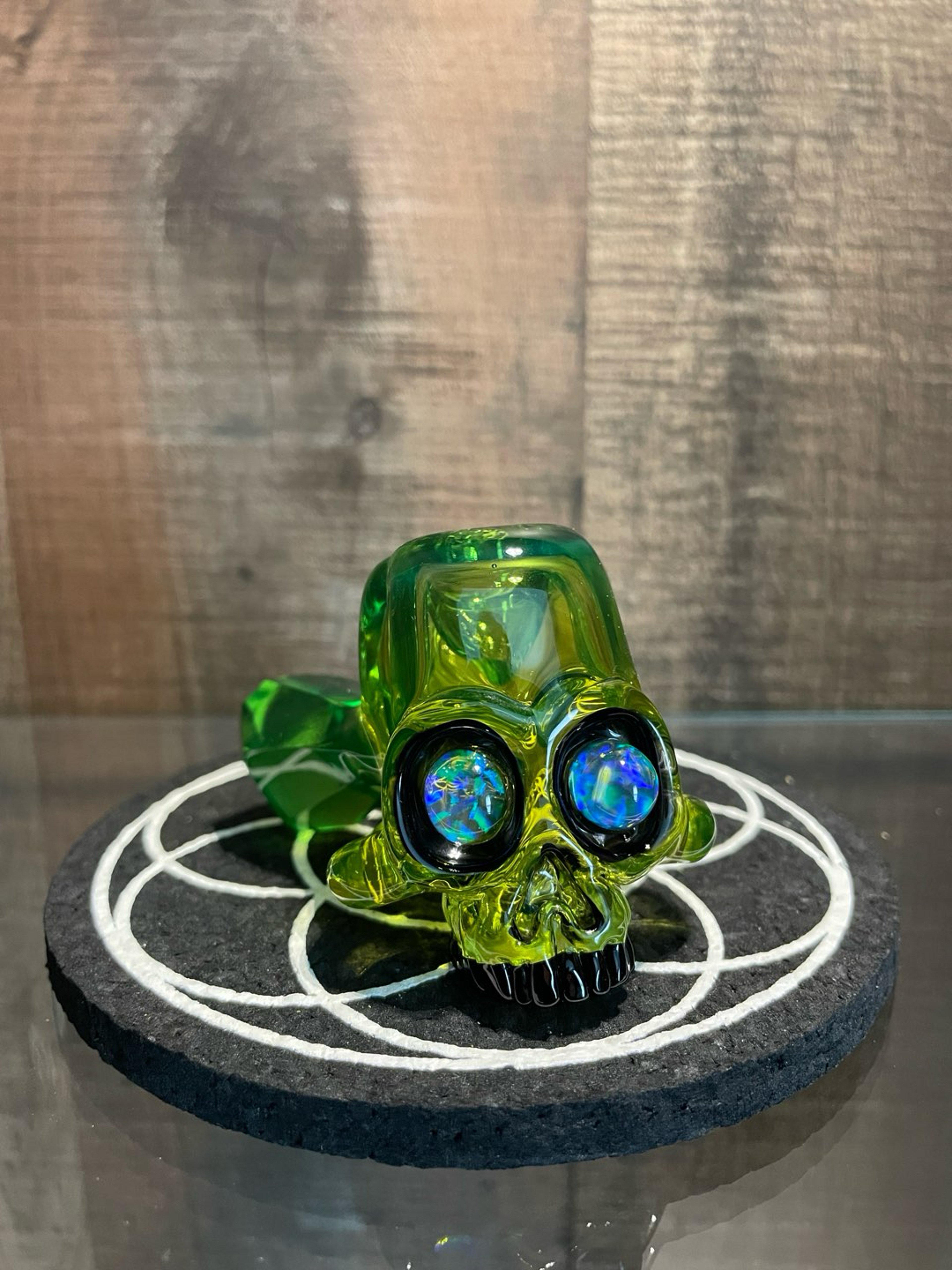 Preview pic of Akm glass skull-lock green faceted